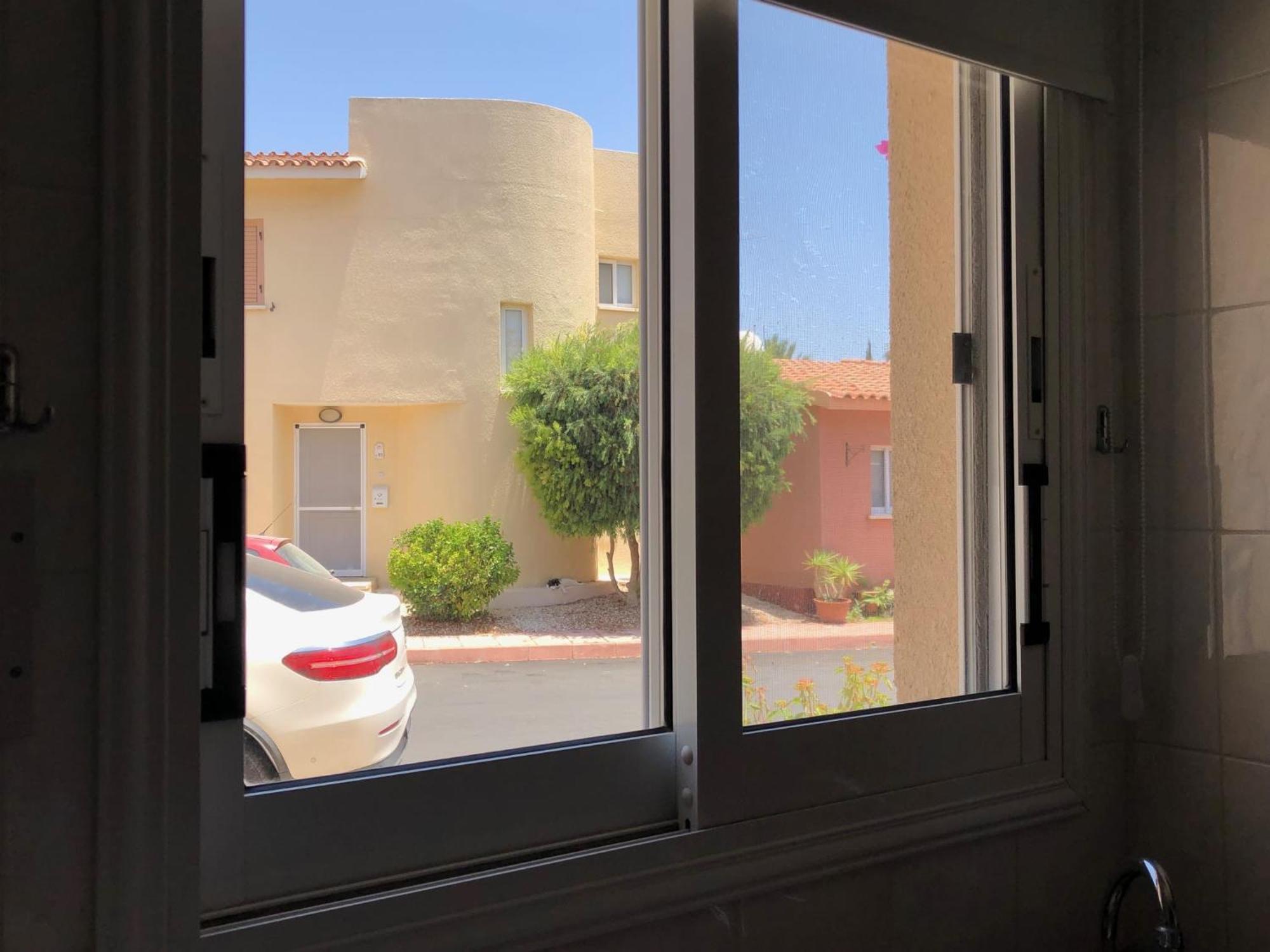 Regina Gardens - Modern 2 Bed Maisonette Holiday home
