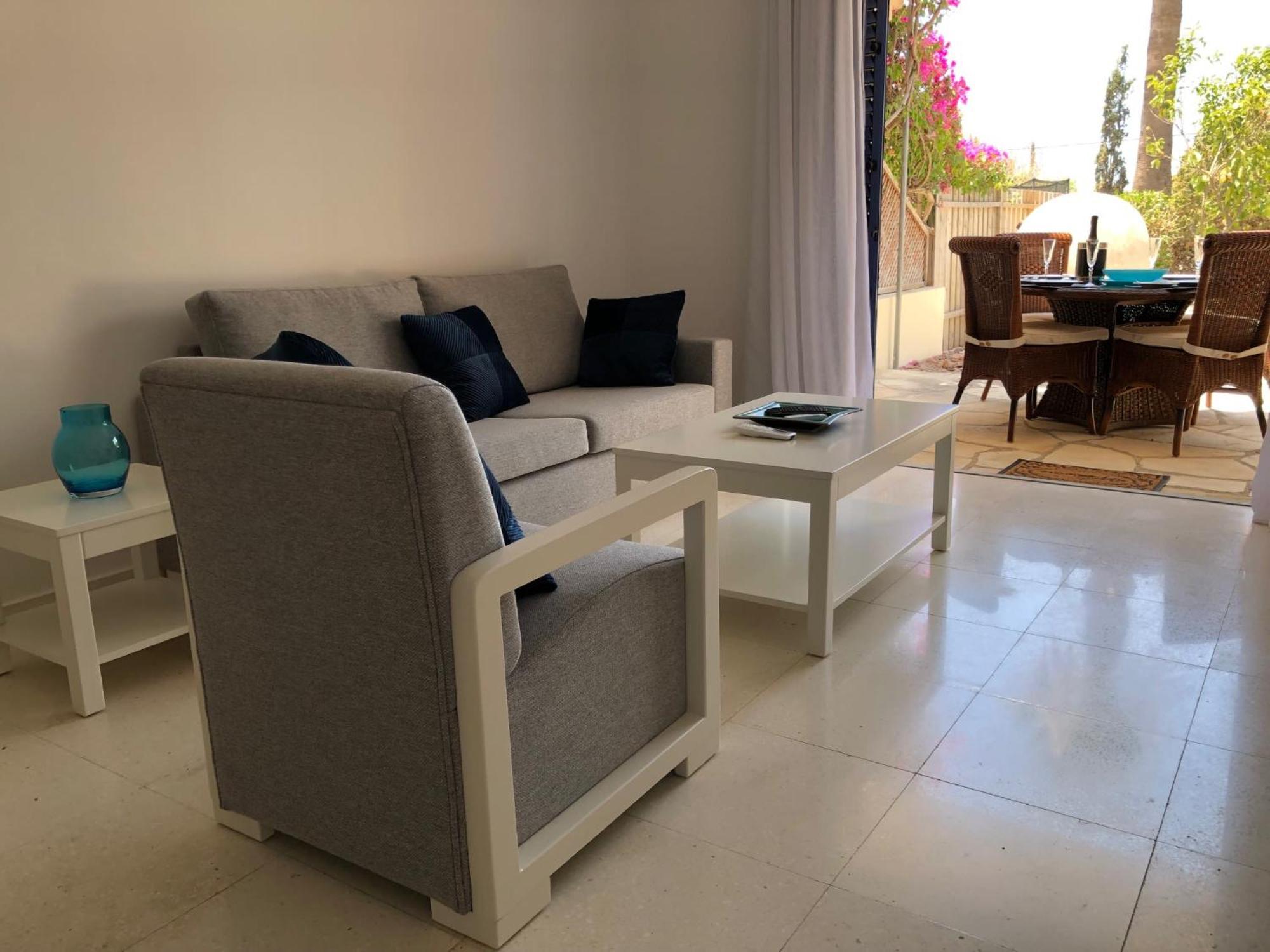 Regina Gardens - Modern 2 Bed Maisonette *