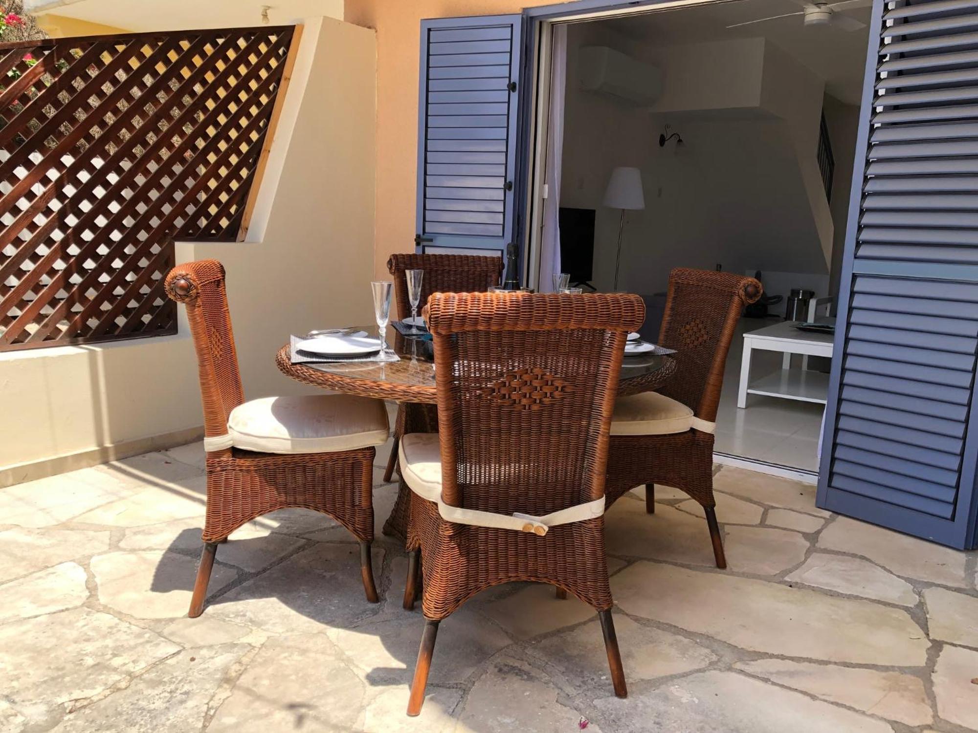Regina Gardens - Modern 2 Bed Maisonette Holiday home *