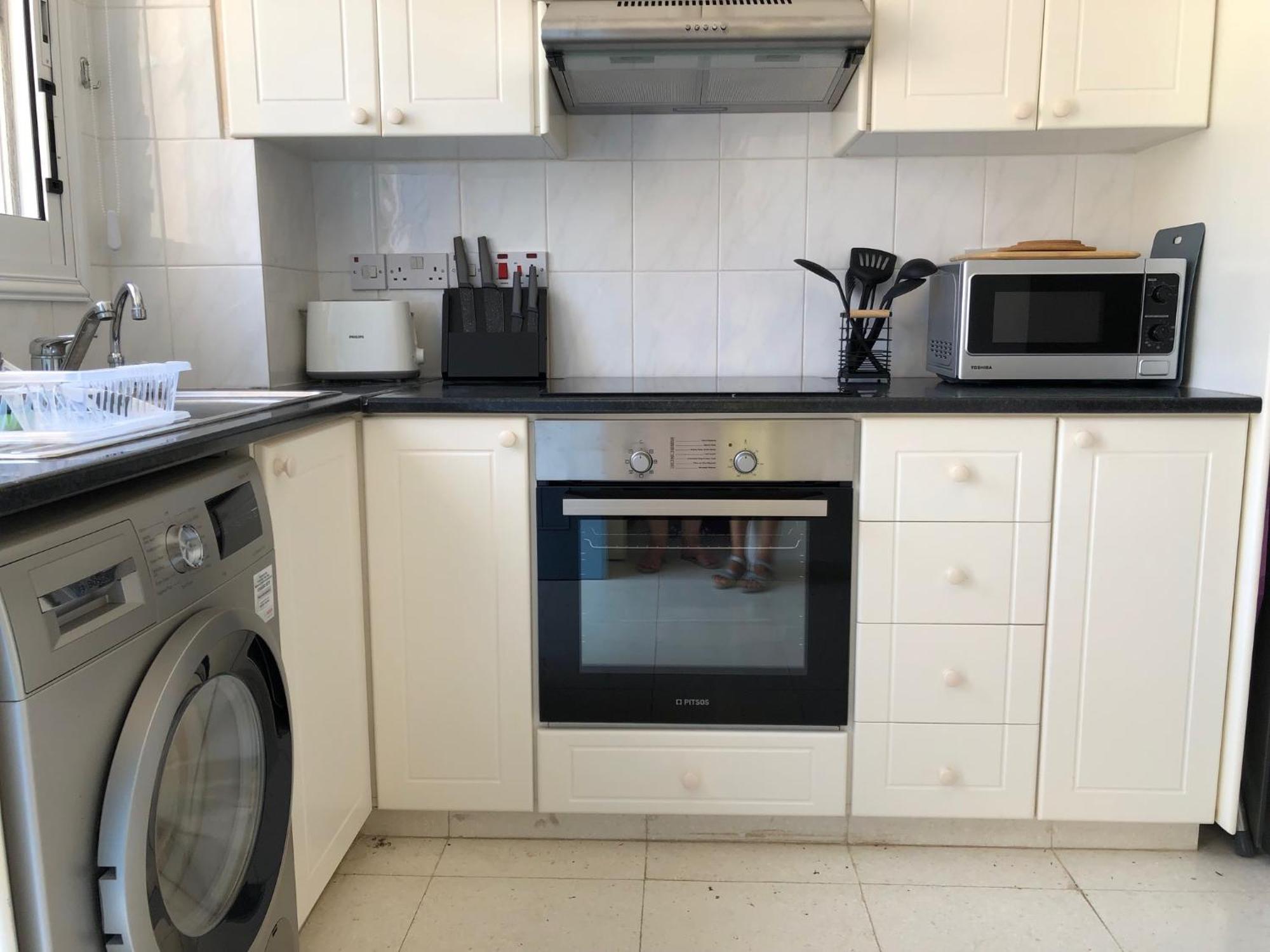 Regina Gardens - Modern 2 Bed Maisonette Holiday home *
