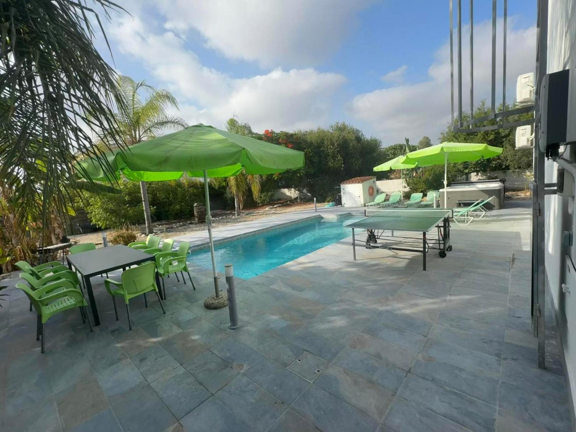 Coralia Gardens 1km From Villa *