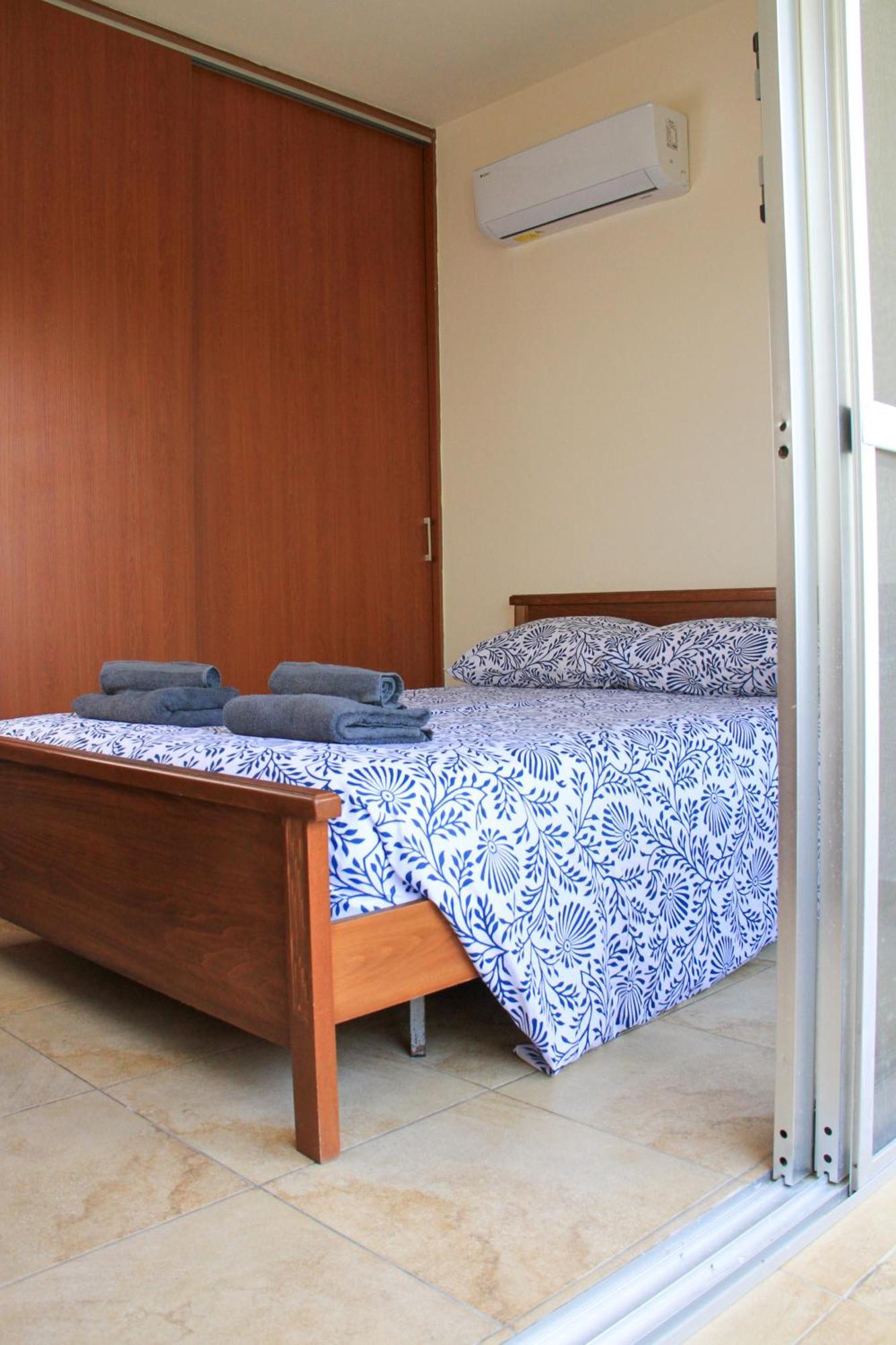 Piale Palms Makenzie Front Apartment, Lárnaca