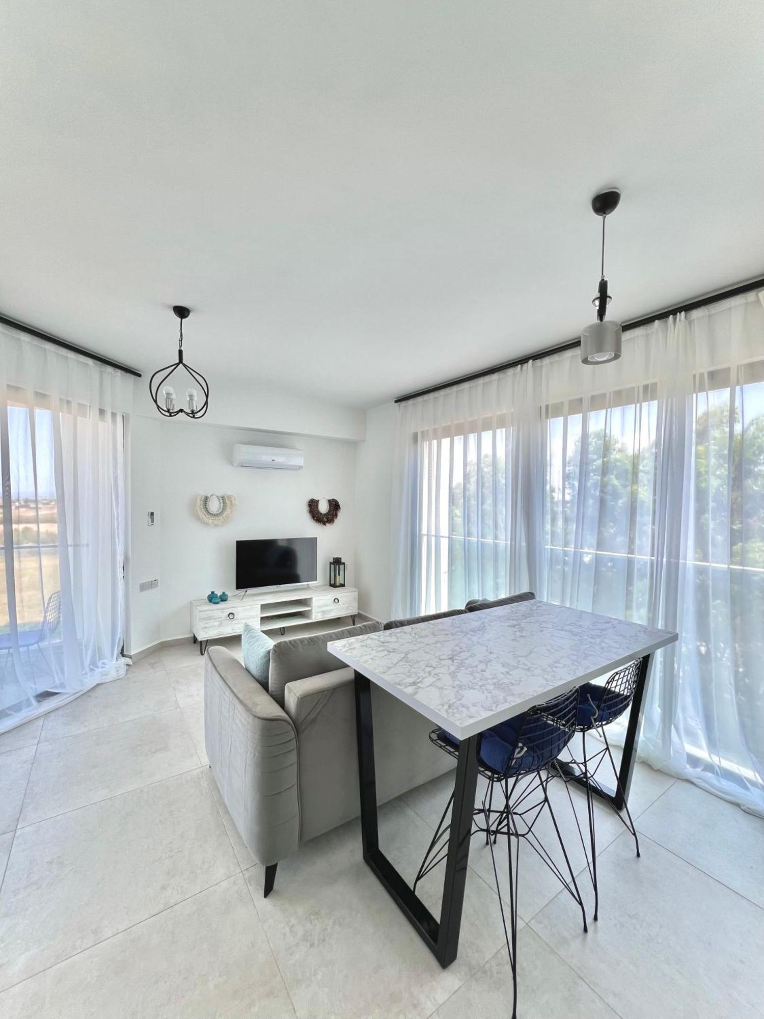 Aphrodite Beachfront Apartment *