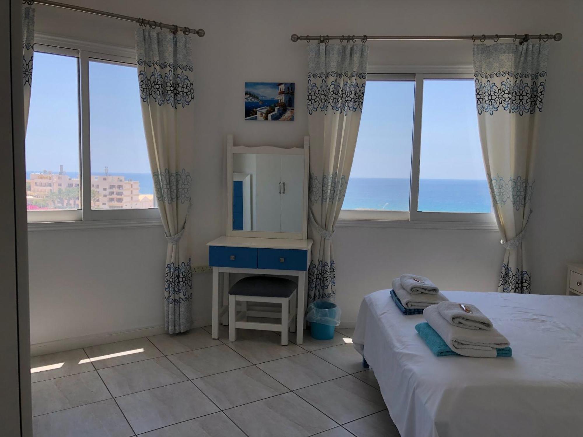 Kings Palace - Modern Penthouse With Incredible Sea Views *