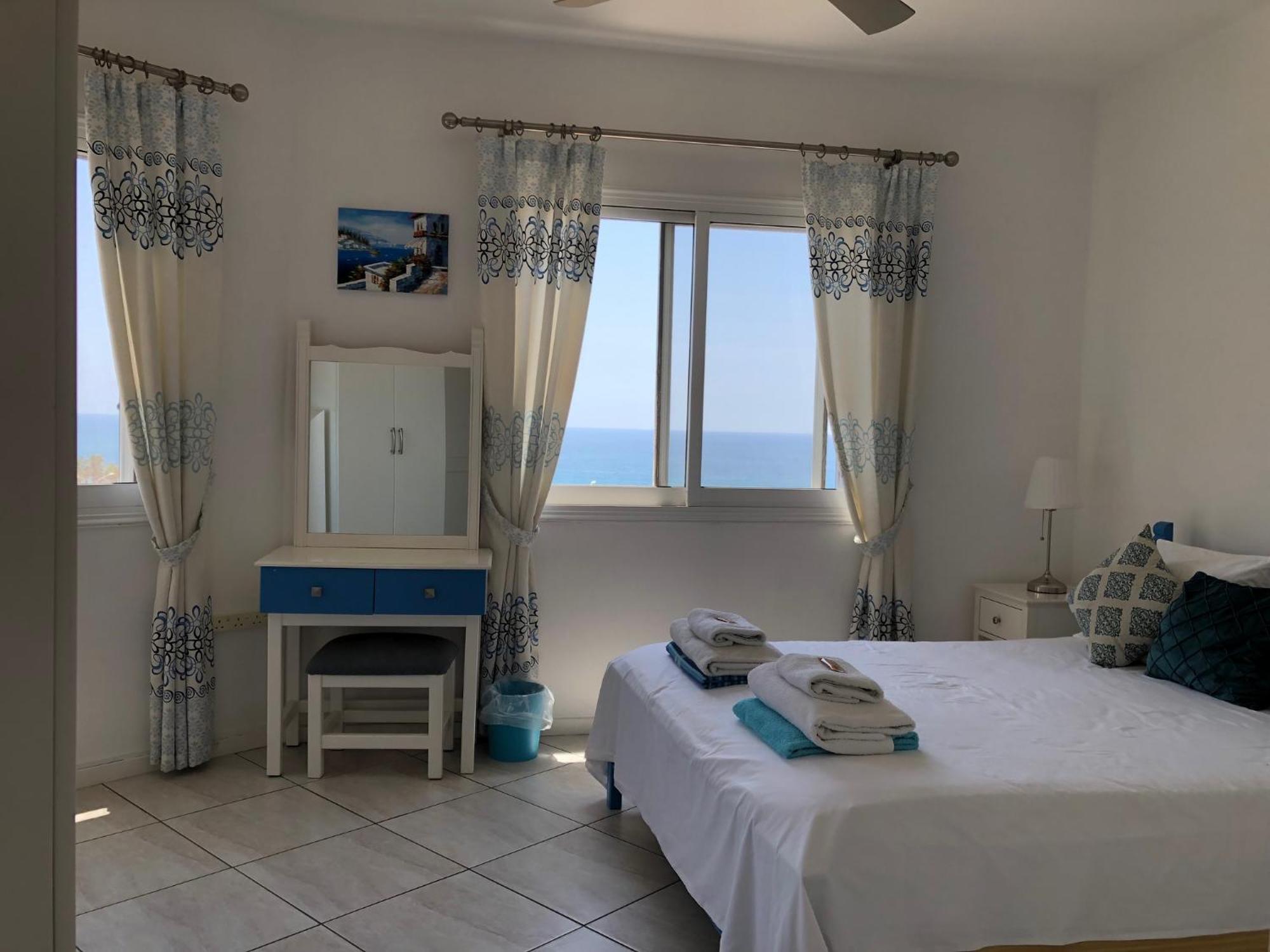 Kings Palace - Modern Penthouse With Incredible Sea Views Apartment *