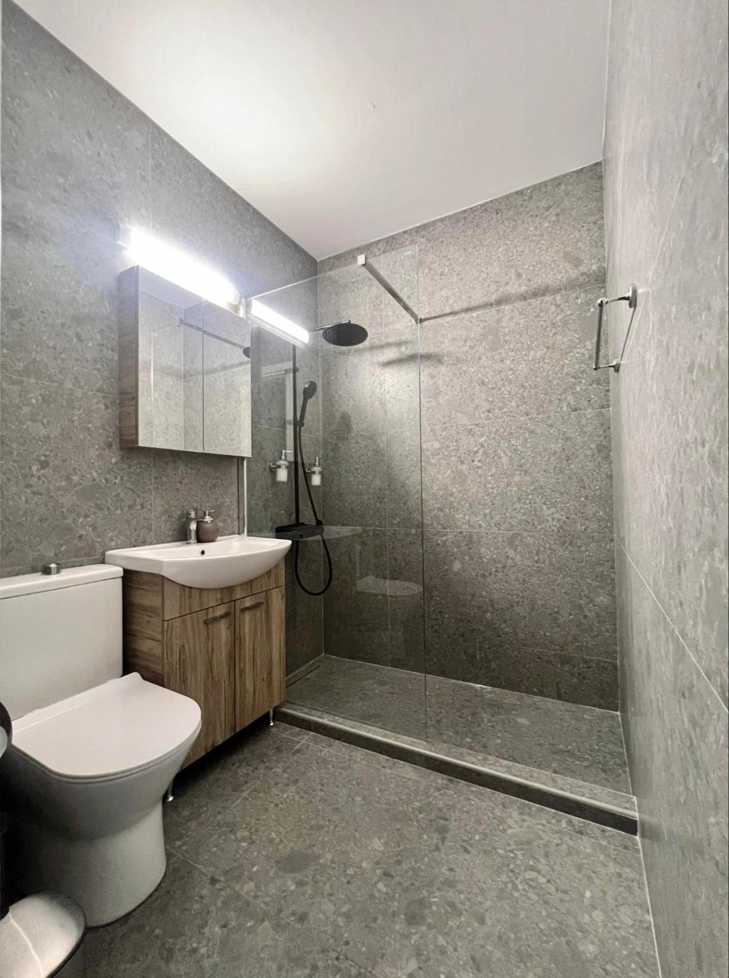 Apartment K15 Luxe Oasis Retreat - 3 Minute Drive To Paphos