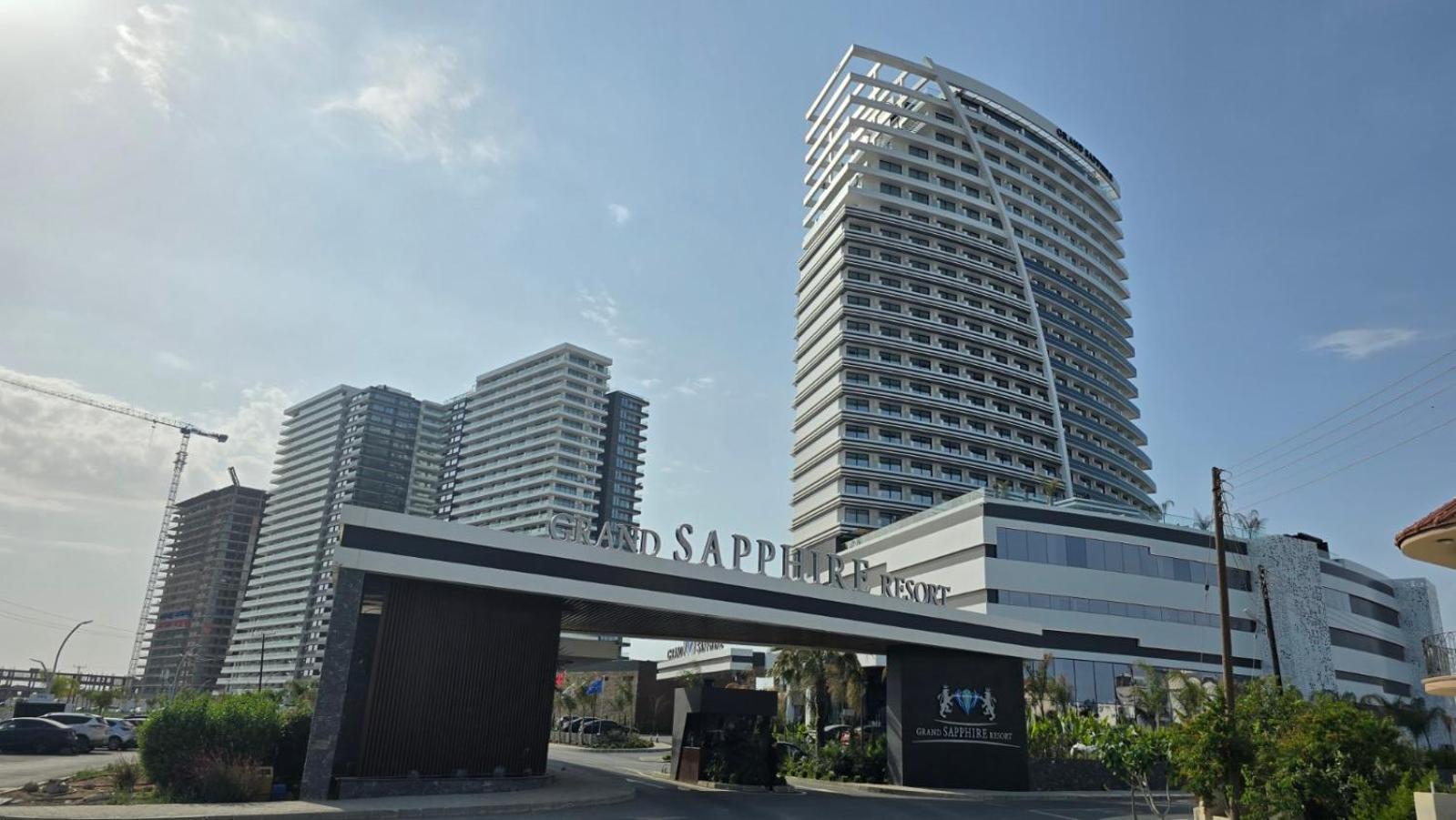 Grand Sapphire Holliday