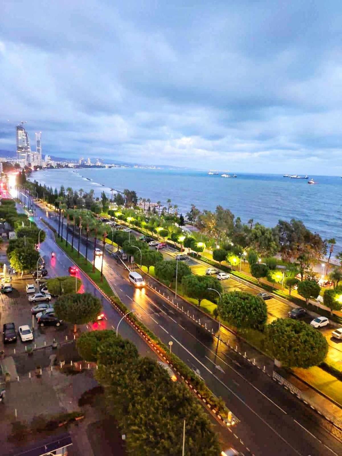 Sea Front & City Center, Amazing Sea View Limassol