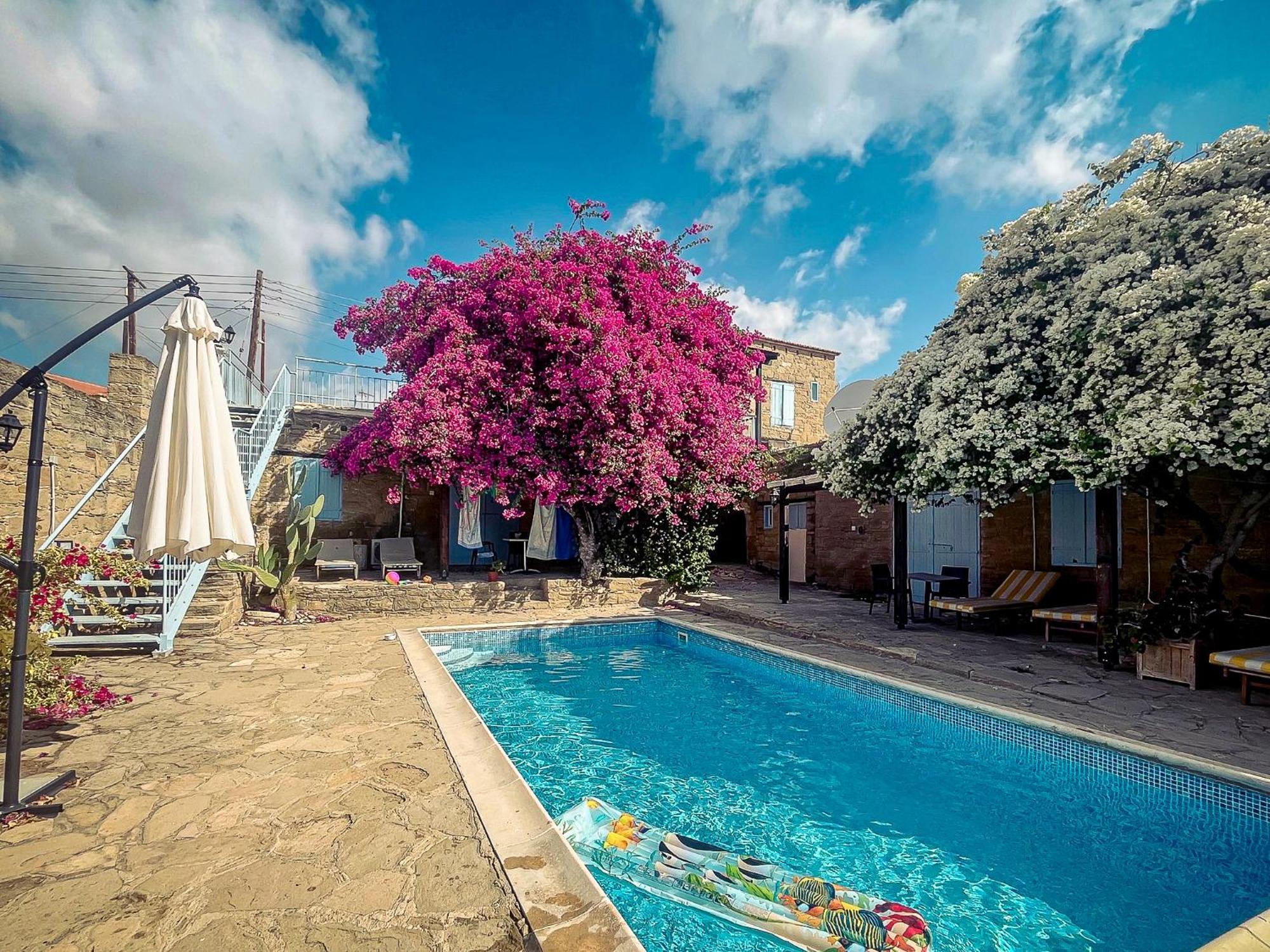 Cyprus Villages & Restaurant - Location - - With Access To Pool And Stunning Views Country house *