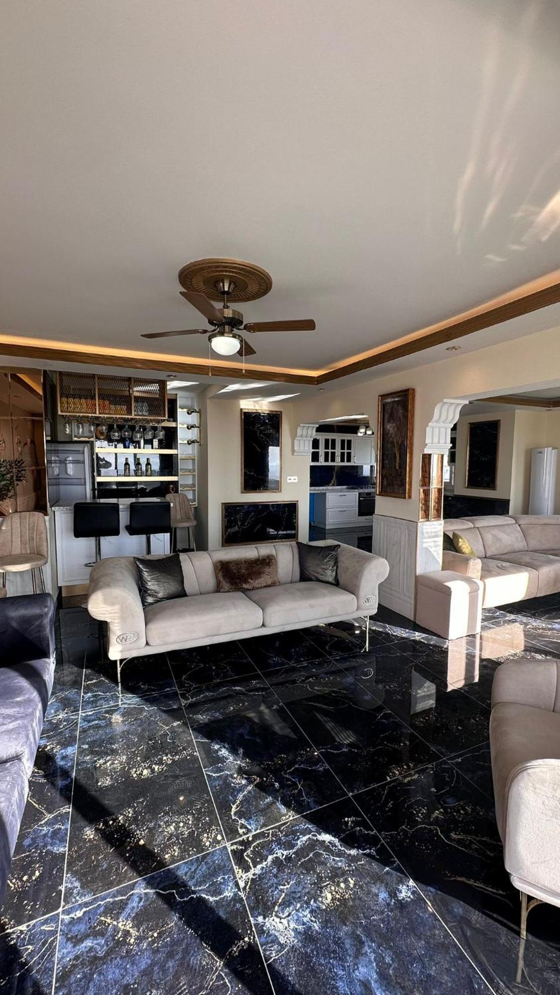 Long Apartment *