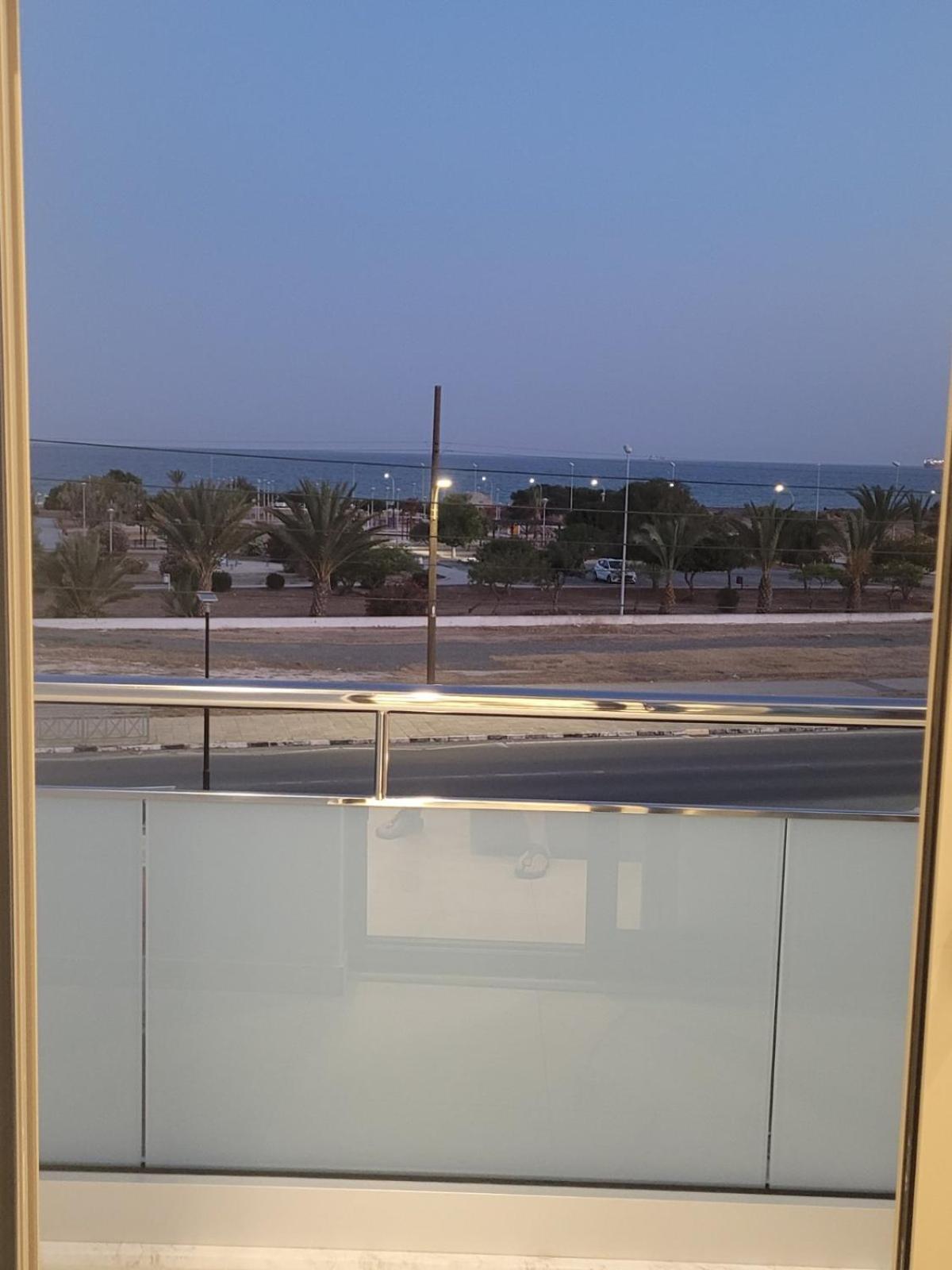 Iolena Seaview Pyla