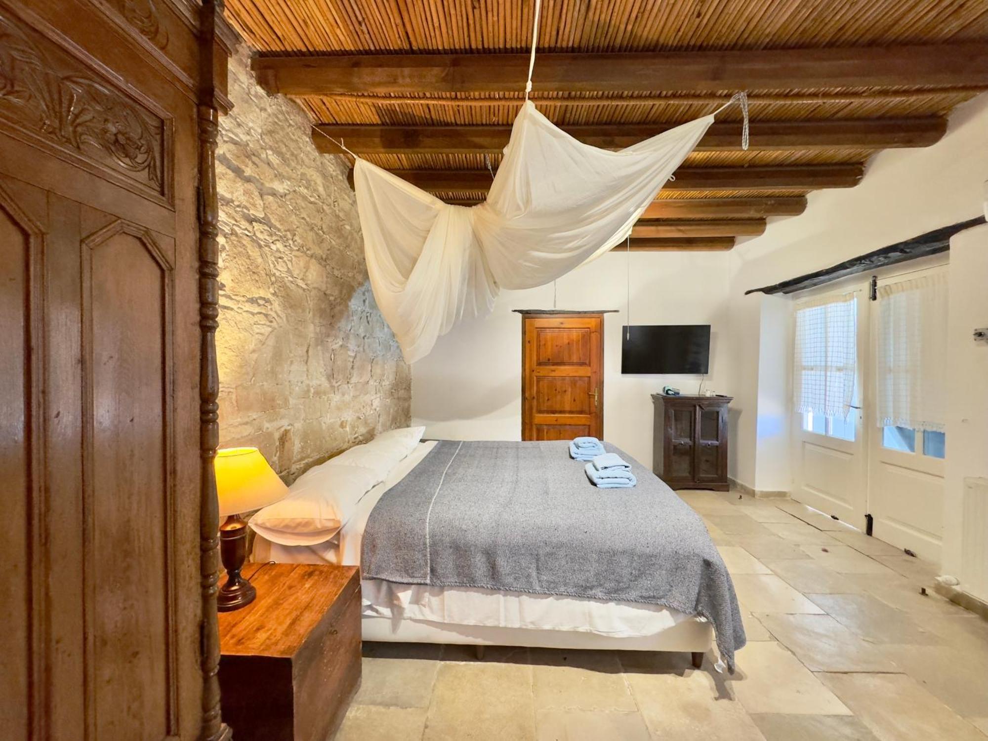 Cyprus Villages & Restaurant - Location - - With Access To Pool And Stunning Views *