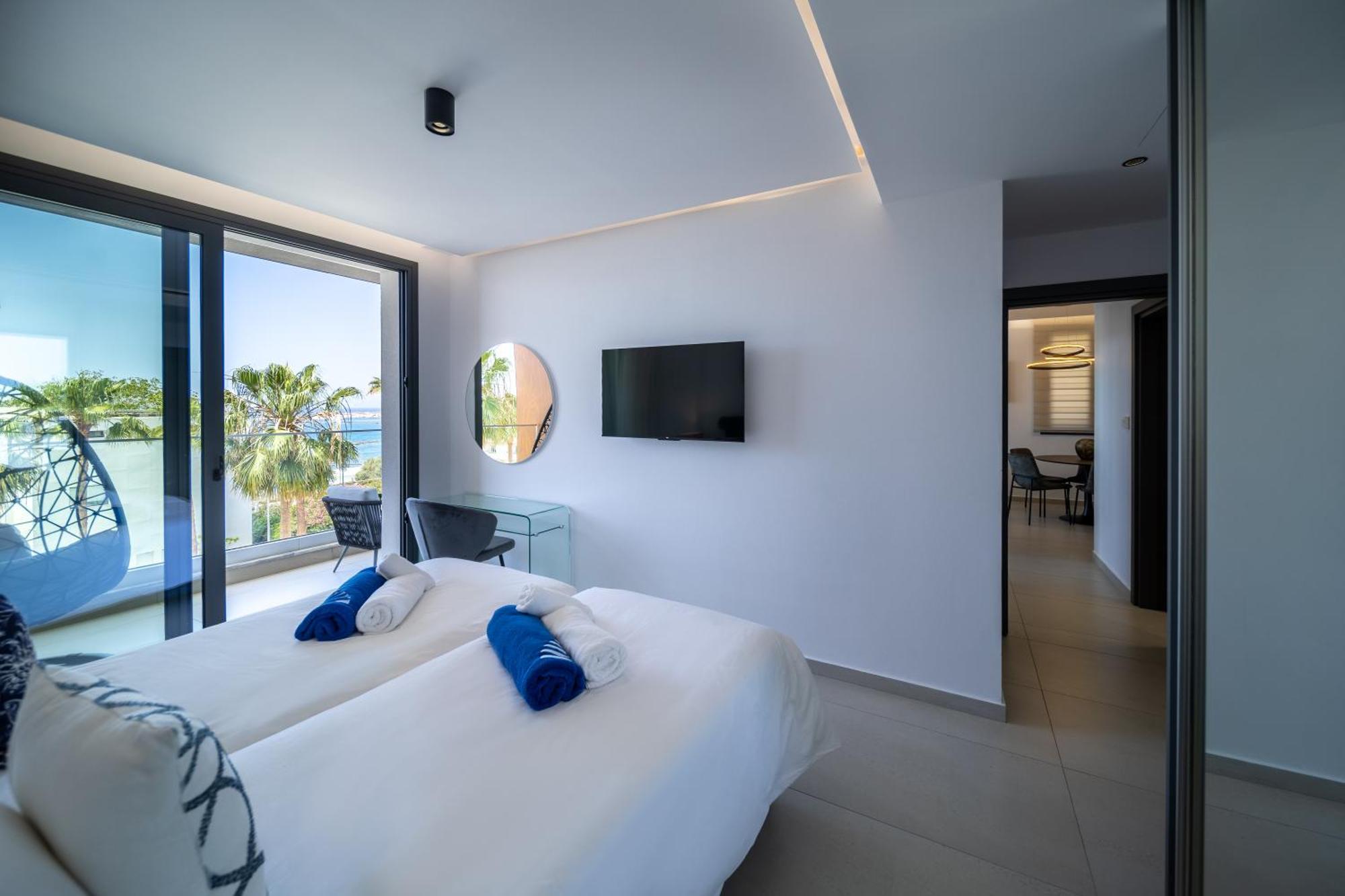 Waterside Sea View Aparthotel Paphos