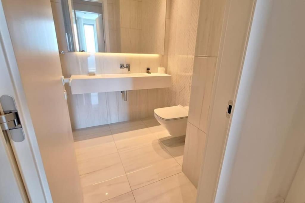 Apartment Del Mar 2 Luxe Bedroom 'c' Highrise Limassol