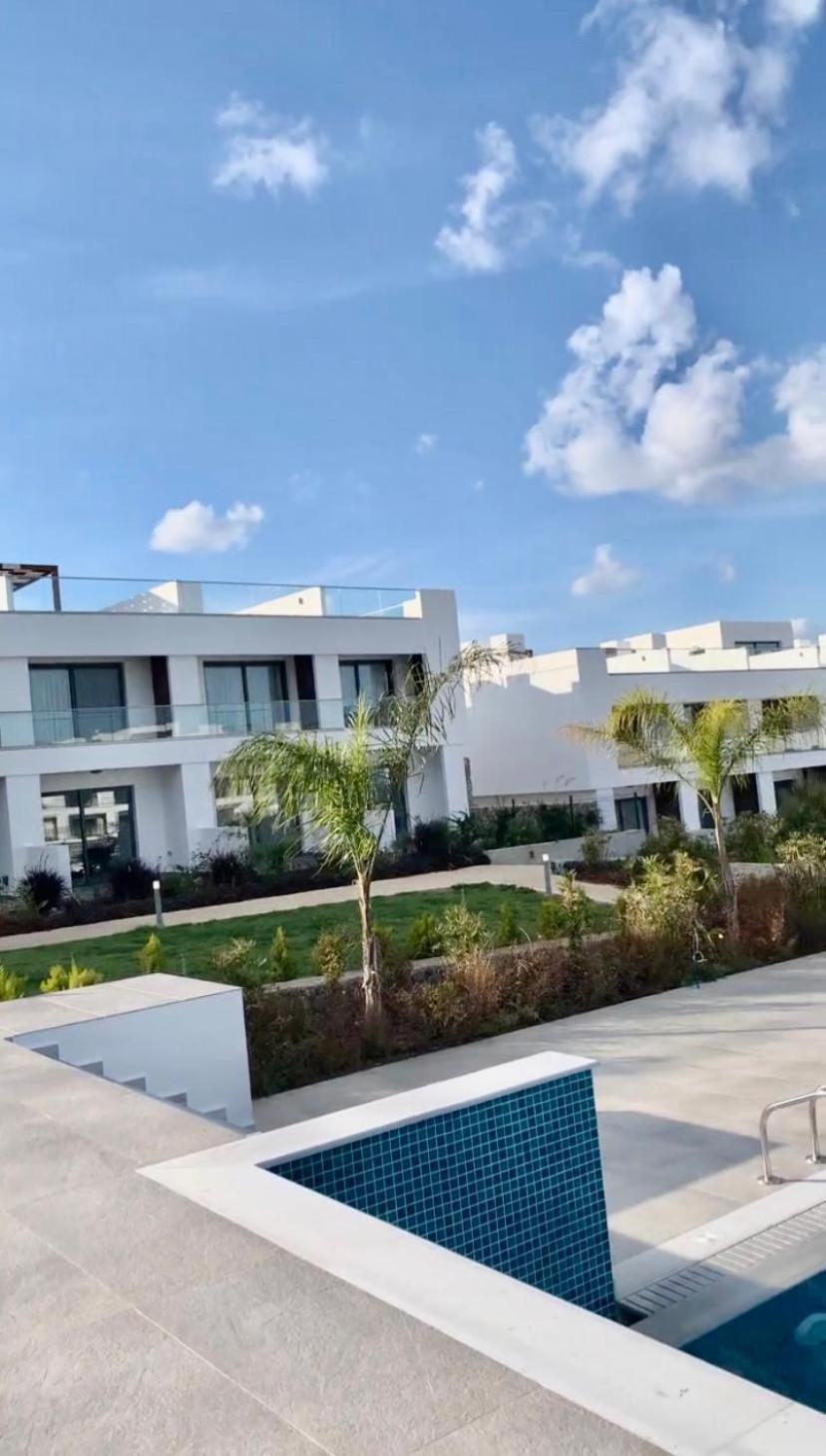 Apartment Sunny Seaside Retreat - Apartment, Bahceli *