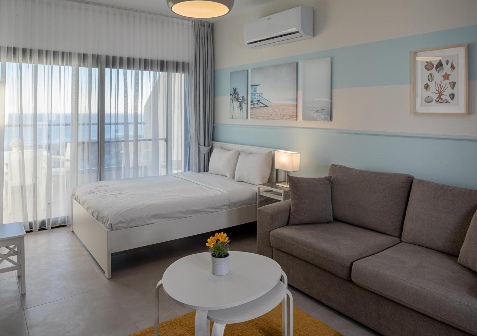 Caesar Blue Seaside Luxury Gastria