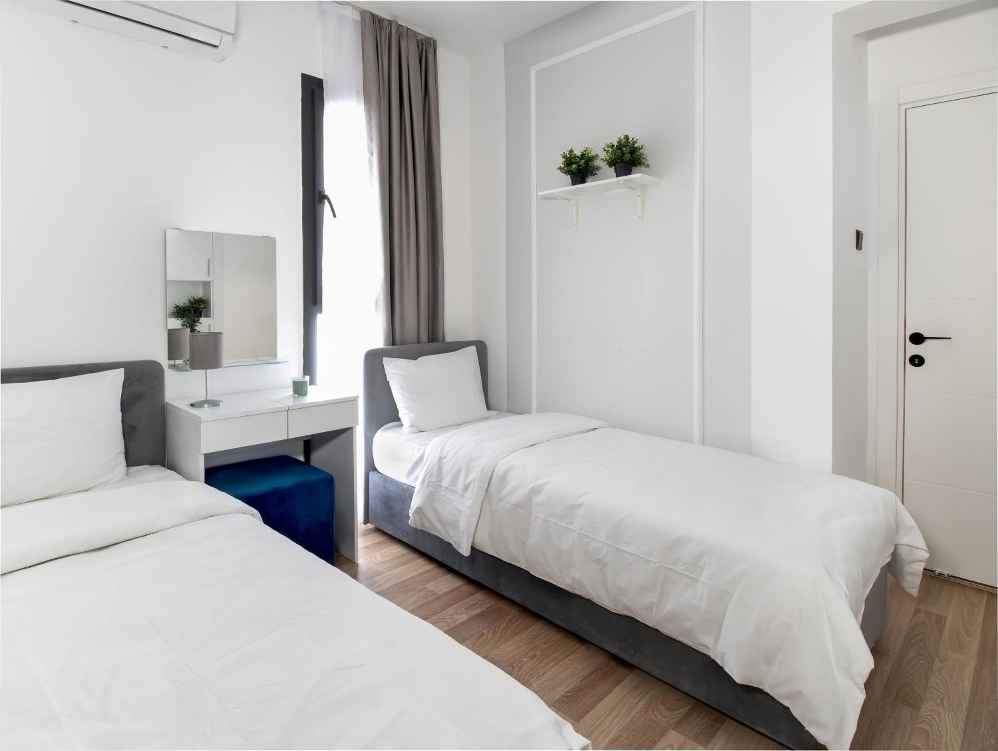 Caesar Blue Seaside Luxury