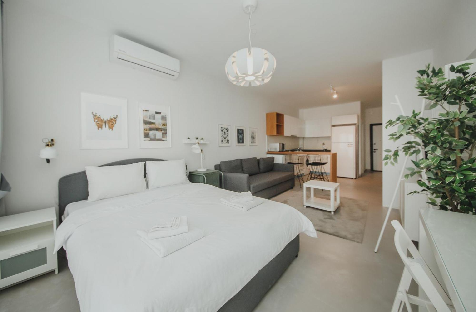 Caesar Blue Seaside Luxury