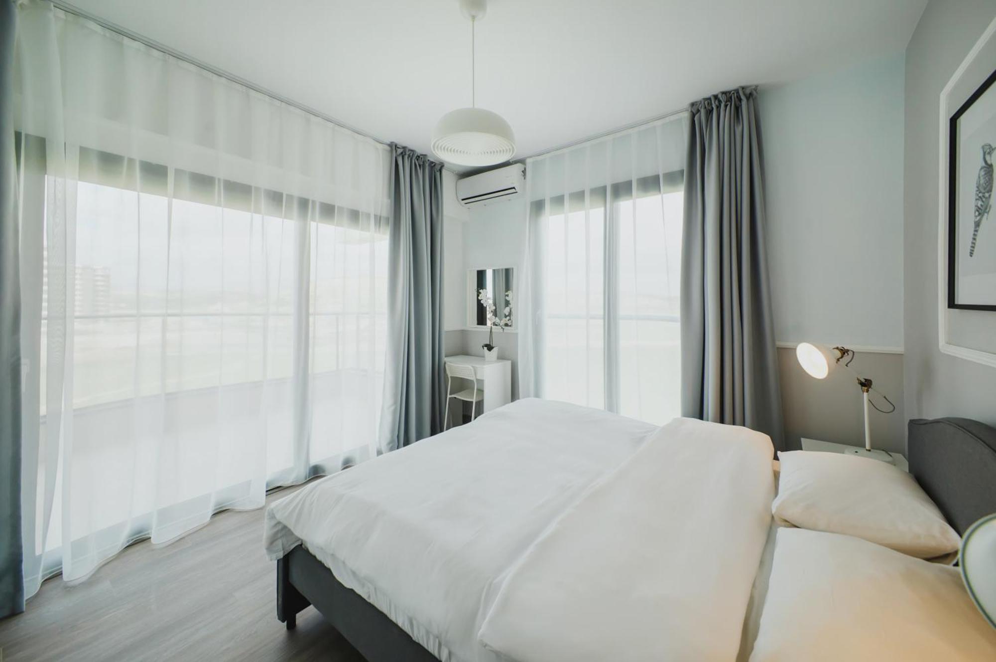 Caesar Blue Seaside Luxury *