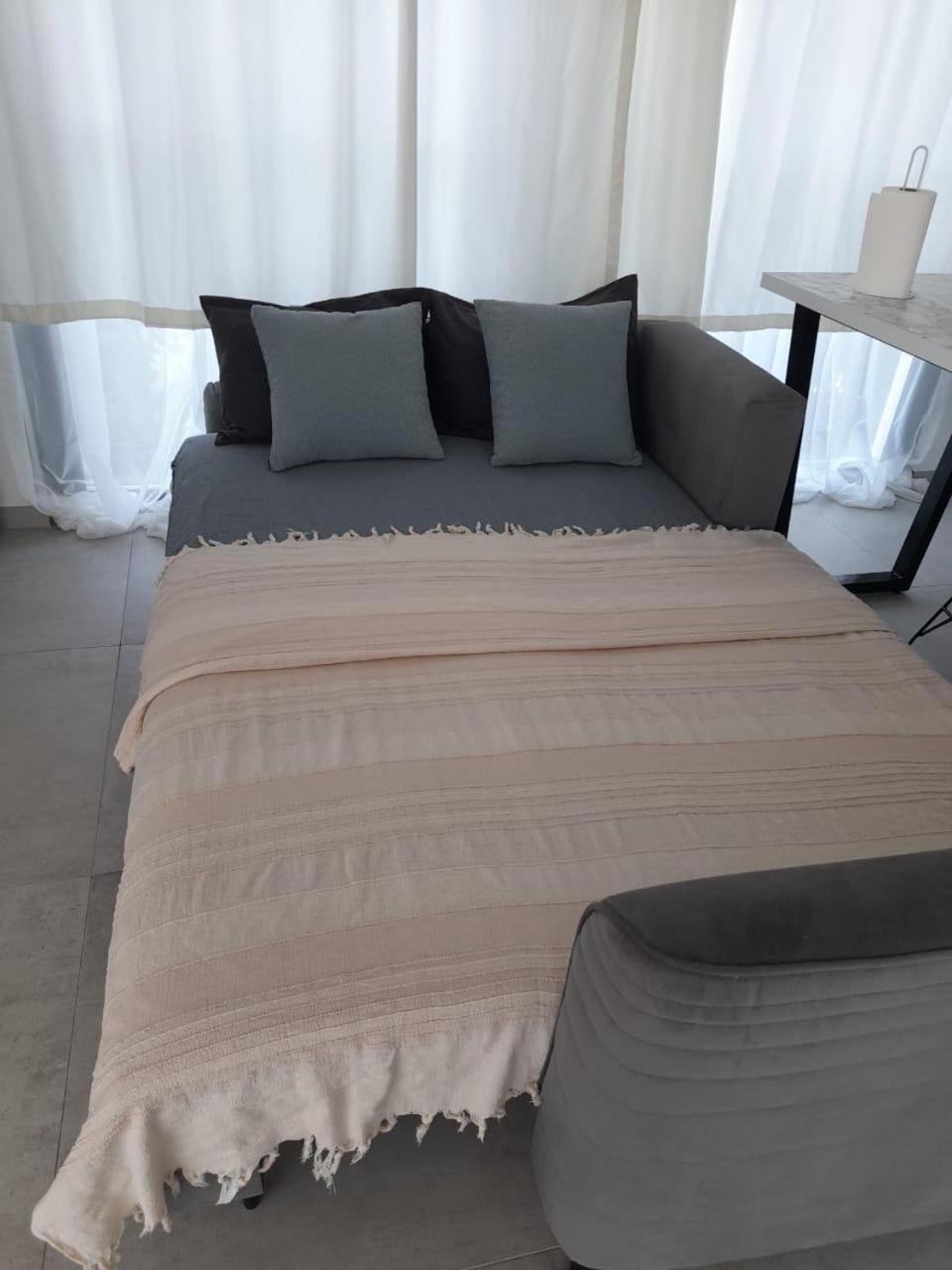 Aphrodite Beachfront Apartment Ghaziveran