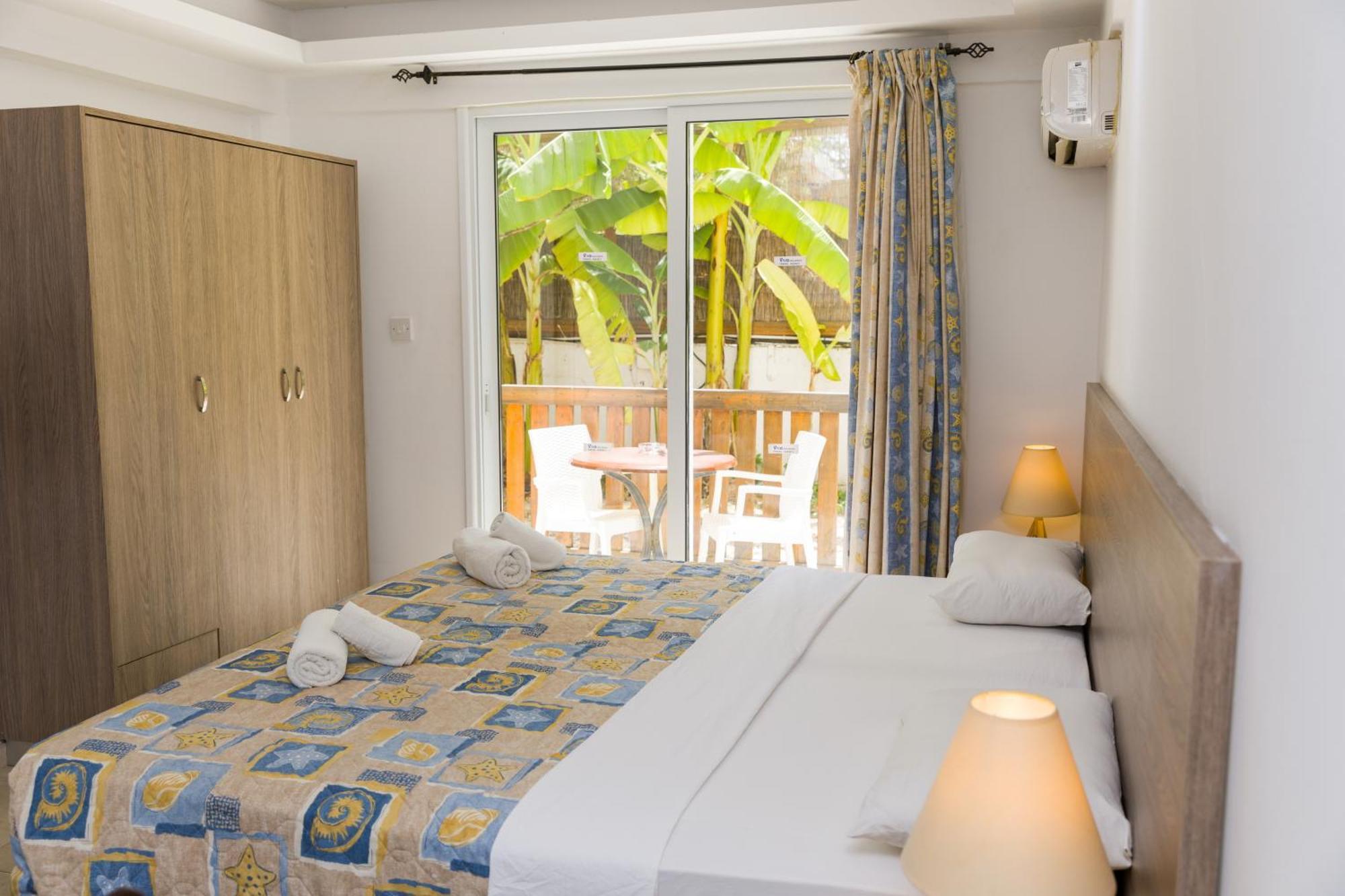 Alecos Aparthotel Paphos