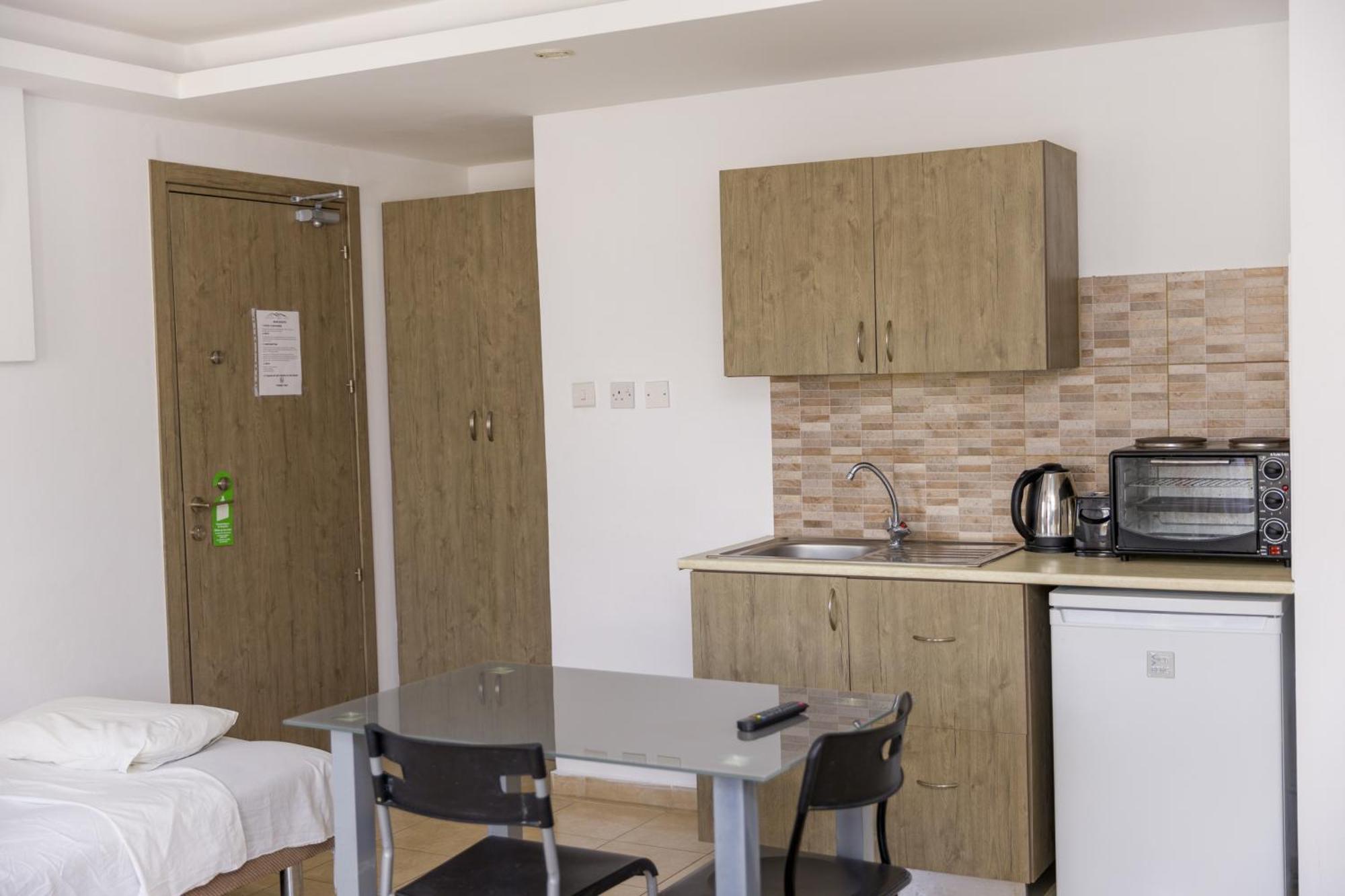 Alecos Aparthotel Paphos
