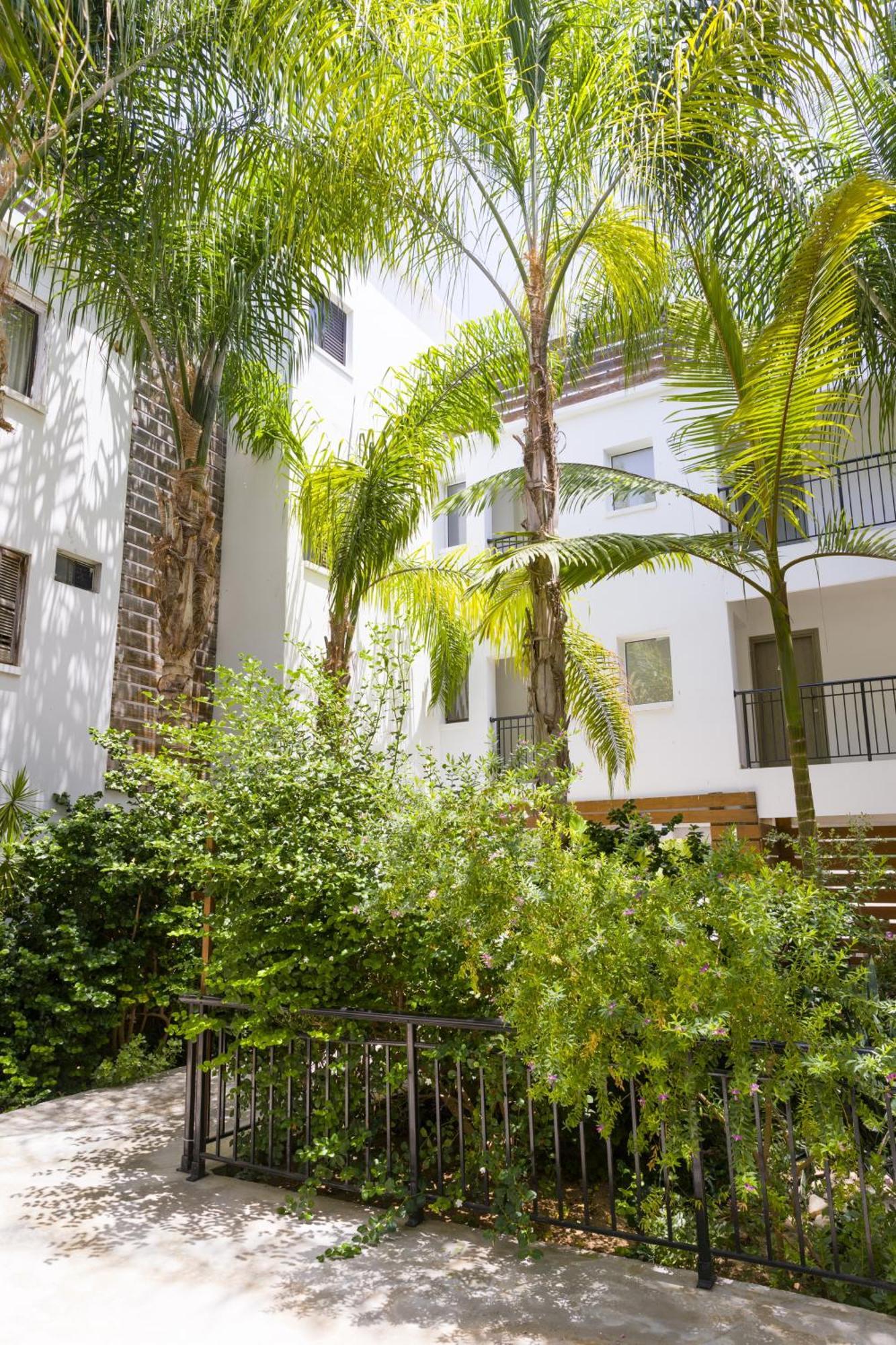 Alecos Aparthotel