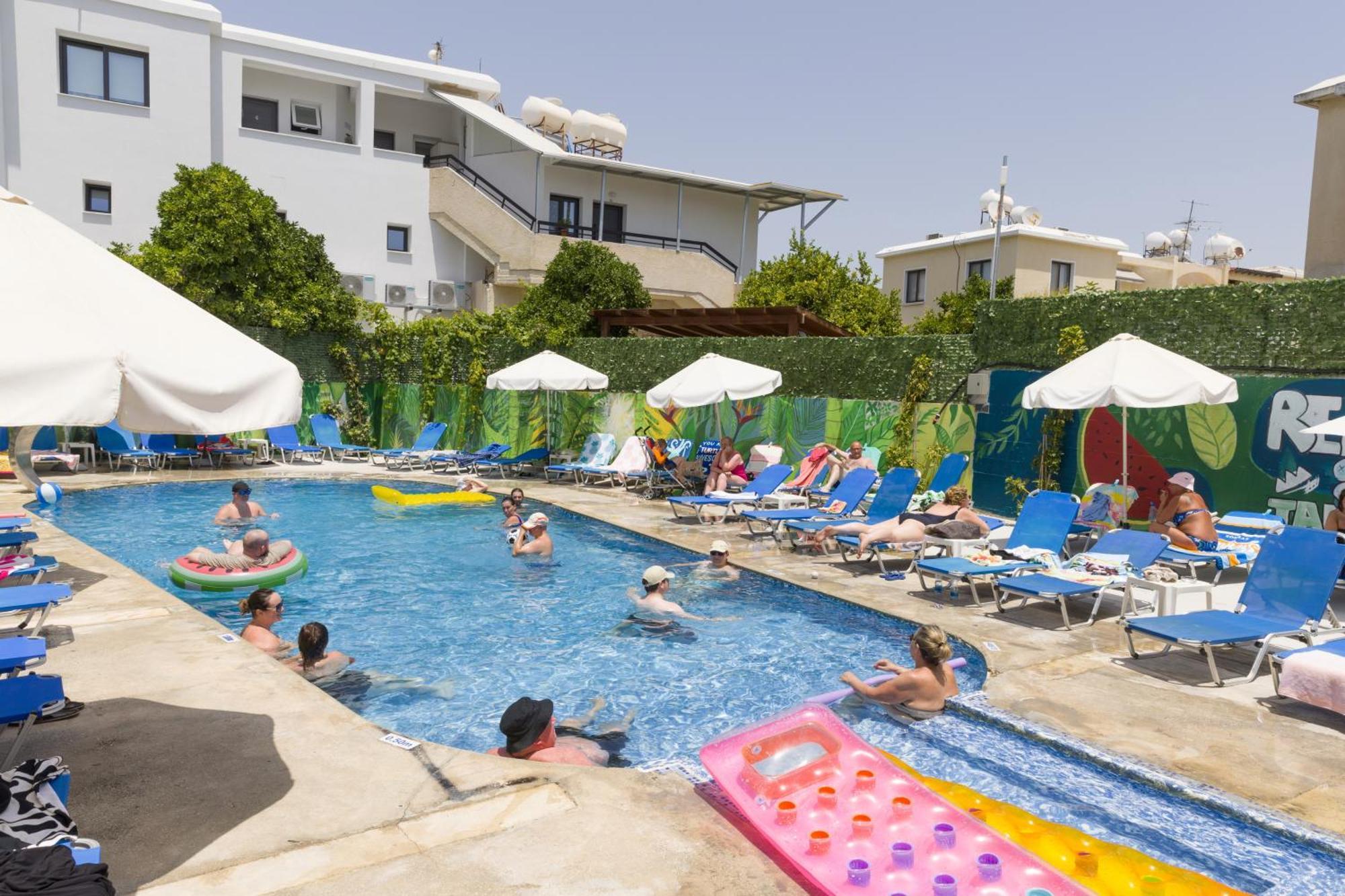 Alecos Aparthotel 3*