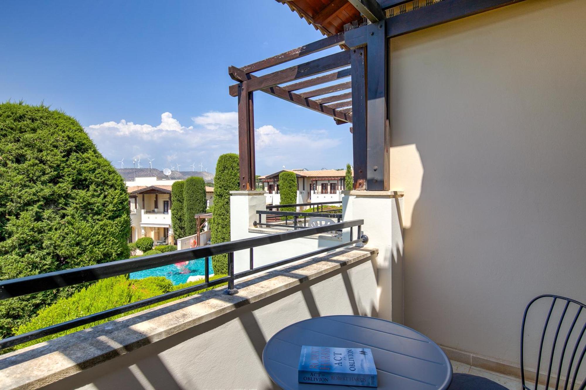 2 Bedroom Chloe With Communal Pool, Aphrodite Hills Apartment Kouklia