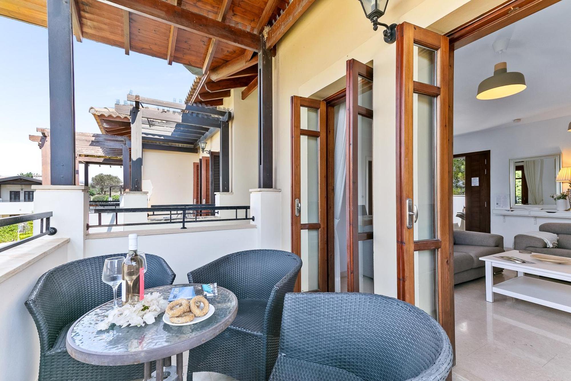 2 Bedroom Chloe With Communal Pool, Aphrodite Hills Kouklia