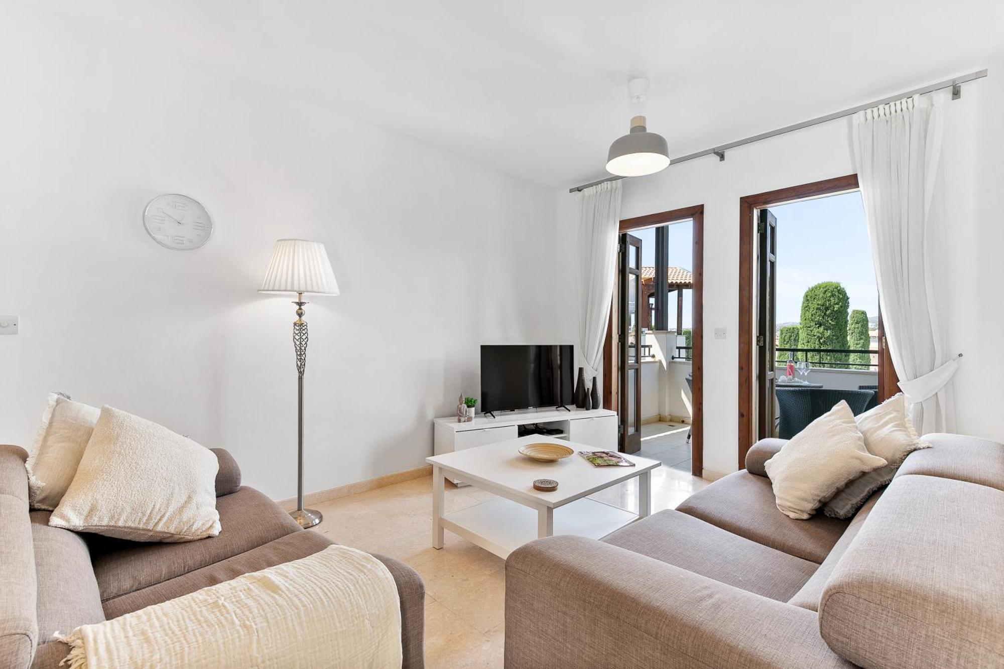 Apartment 2 Bedroom Chloe With Communal Pool, Aphrodite Hills *