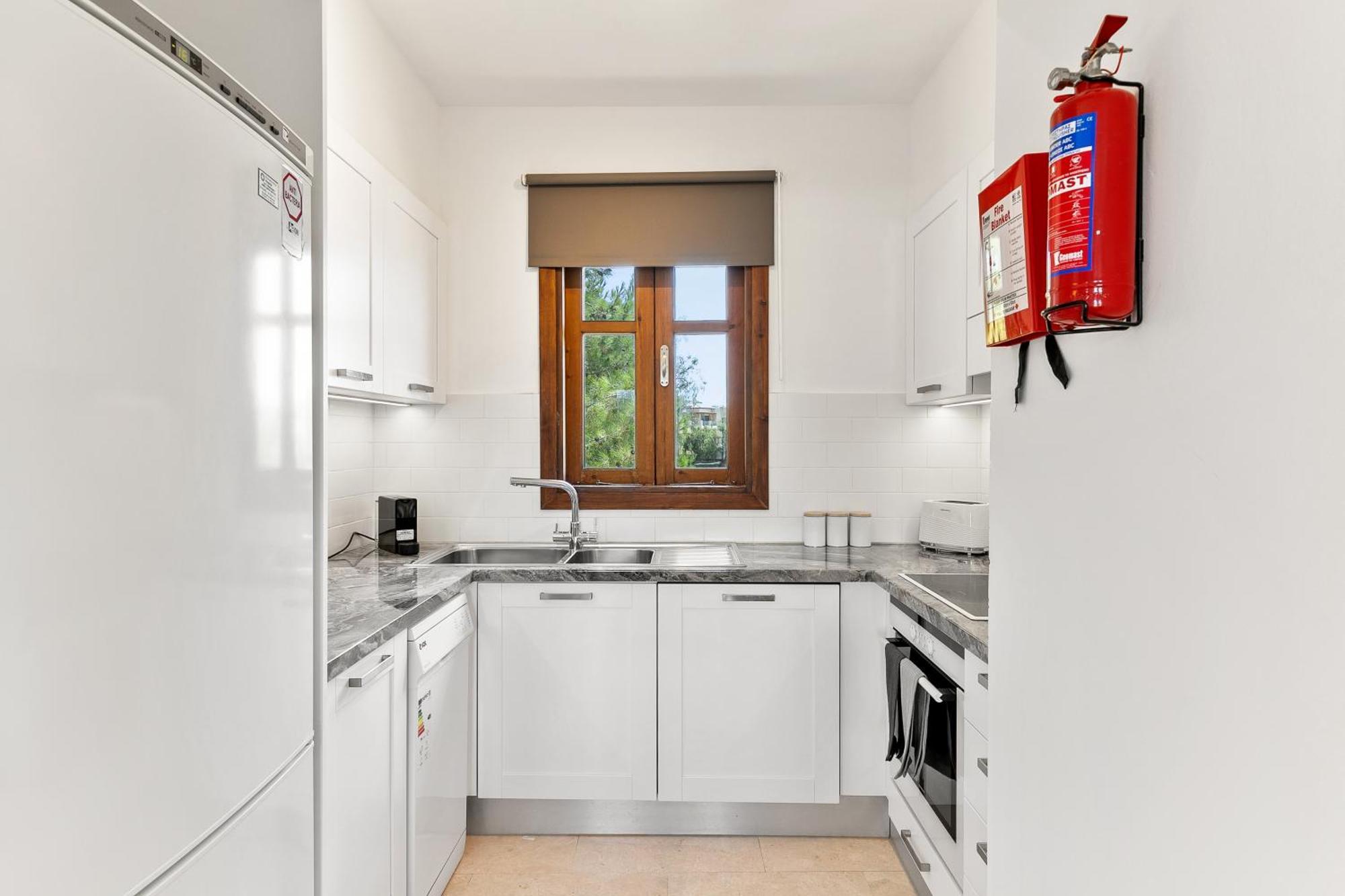 2 Bedroom Chloe With Communal Pool, Aphrodite Hills Apartment