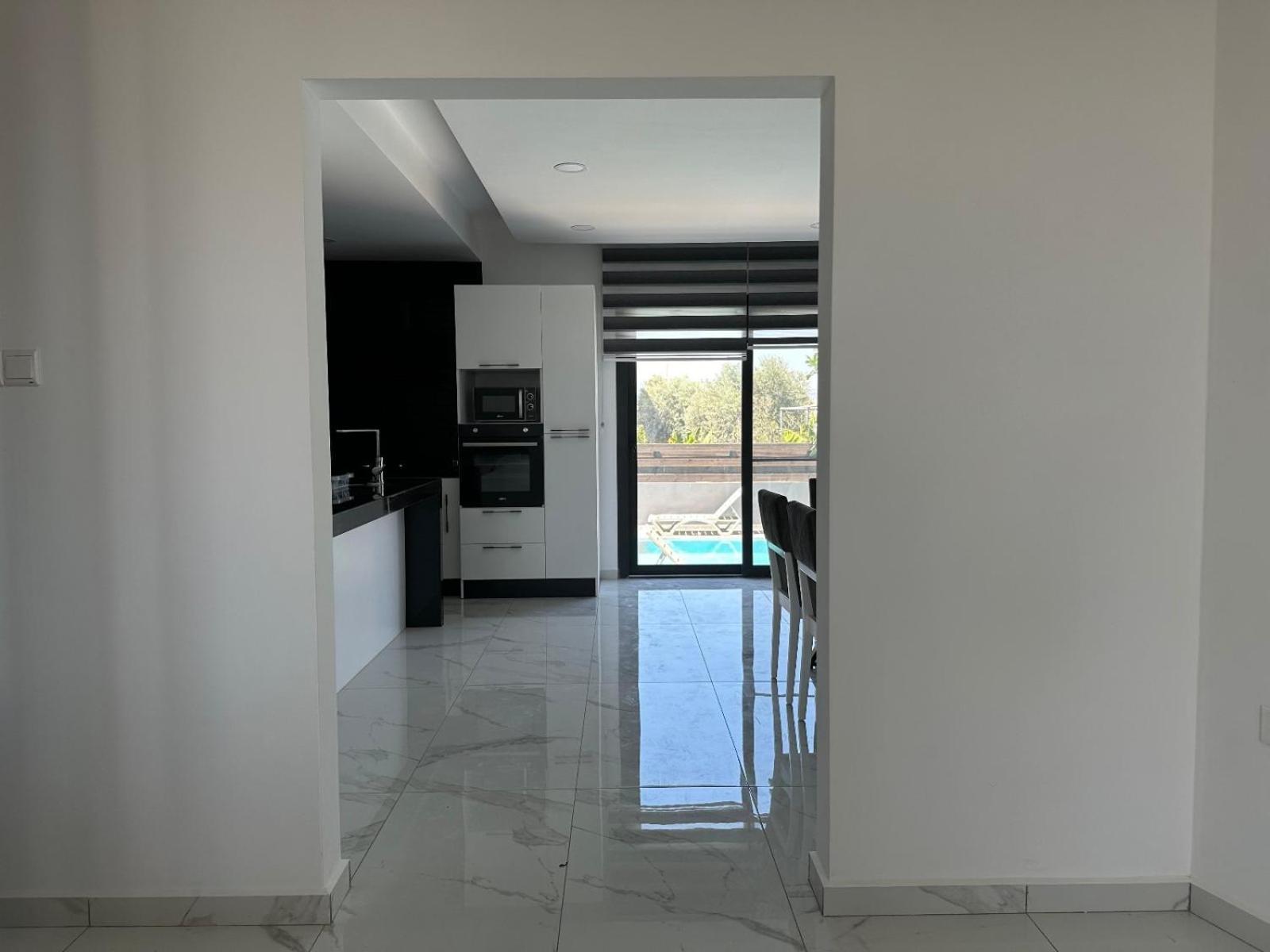 Villa Iskele Bahceler De Kiralik Triplex Havuzlu Luks Trikomo