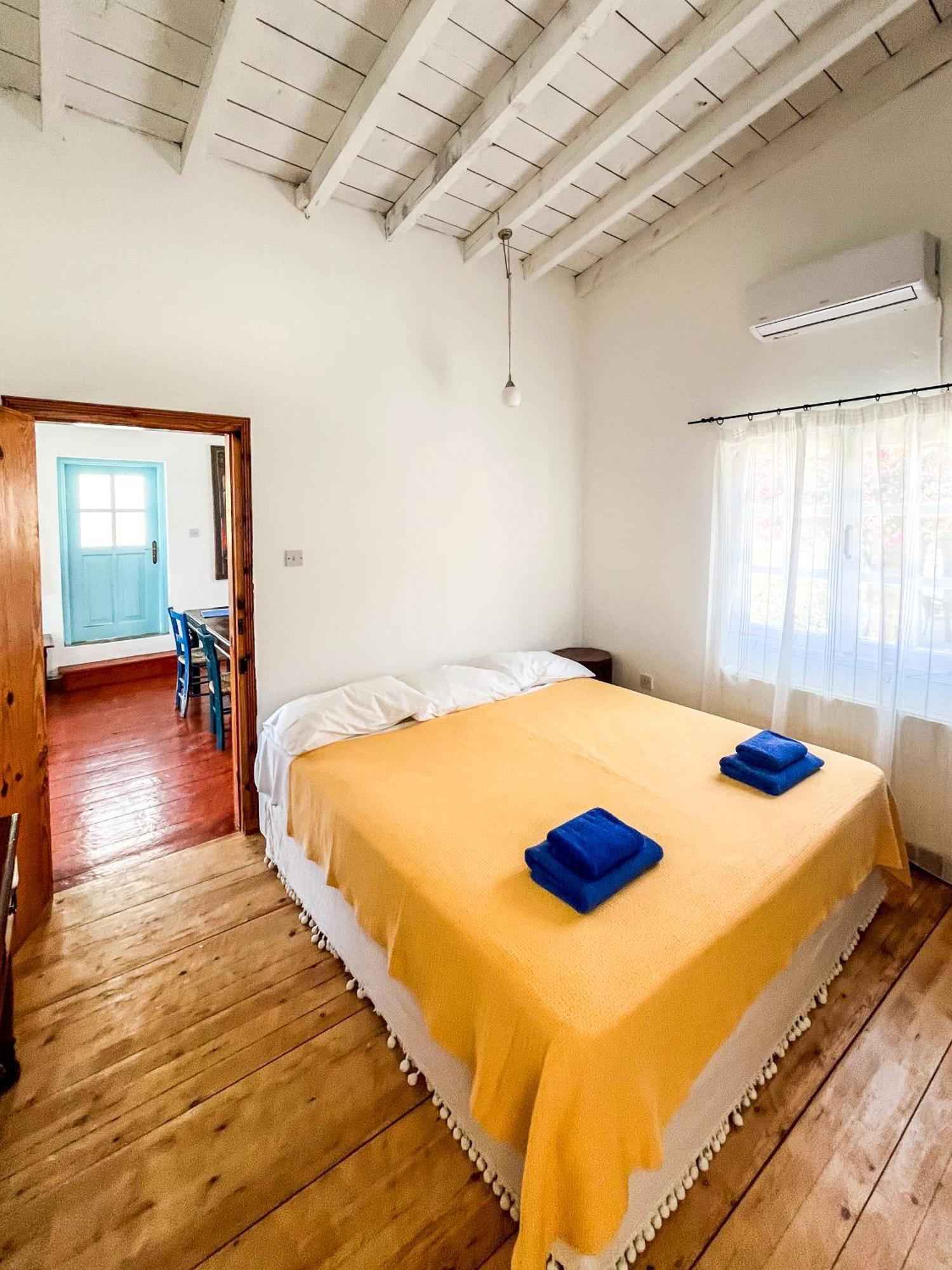 Cyprus Villages & Restaurant - Location - - With Access To Pool And Stunning Views * Tochni