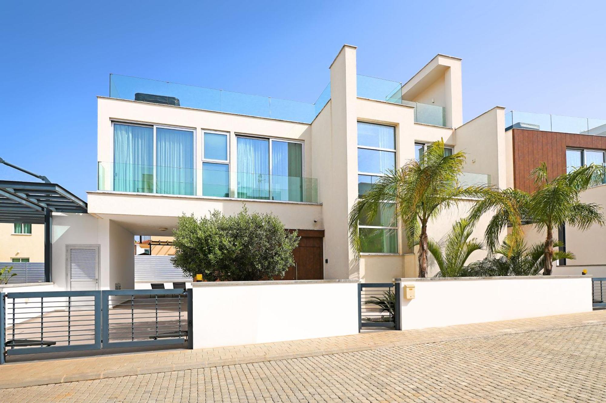 Sunrise Glory - 150m From Trinity Holiday home Protaras