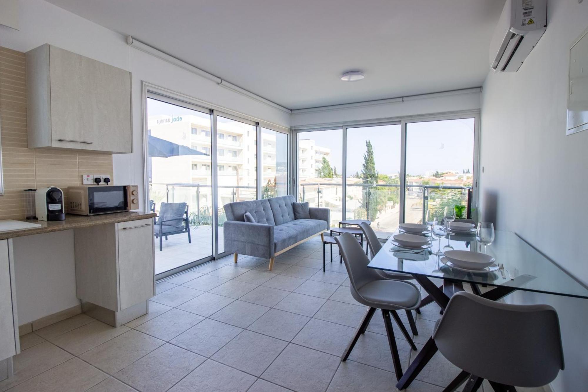 Apartment Beachside 1-bed With Huge Veranda *