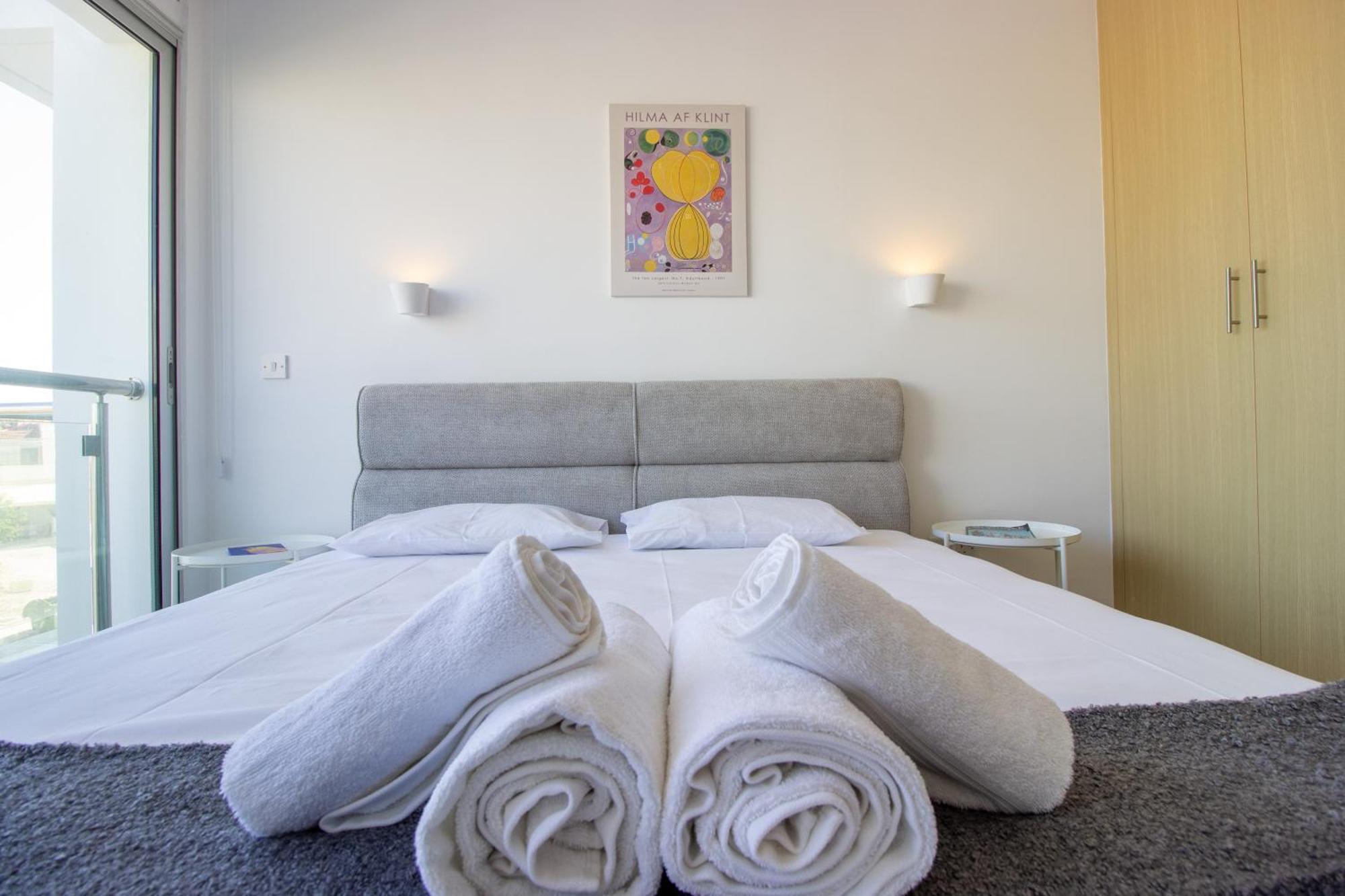 Beachside 1-bed With Huge Veranda Protaras