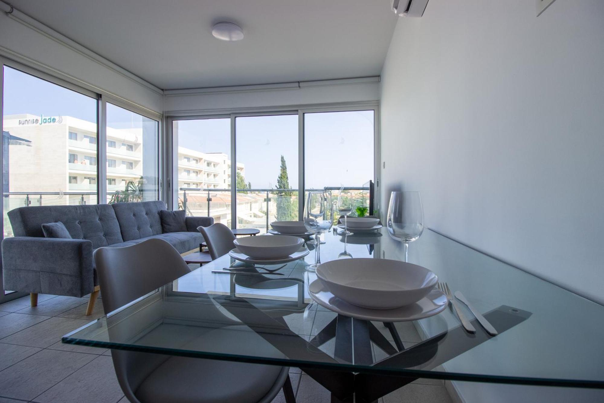 Apartment Beachside 1-bed With Huge Veranda *