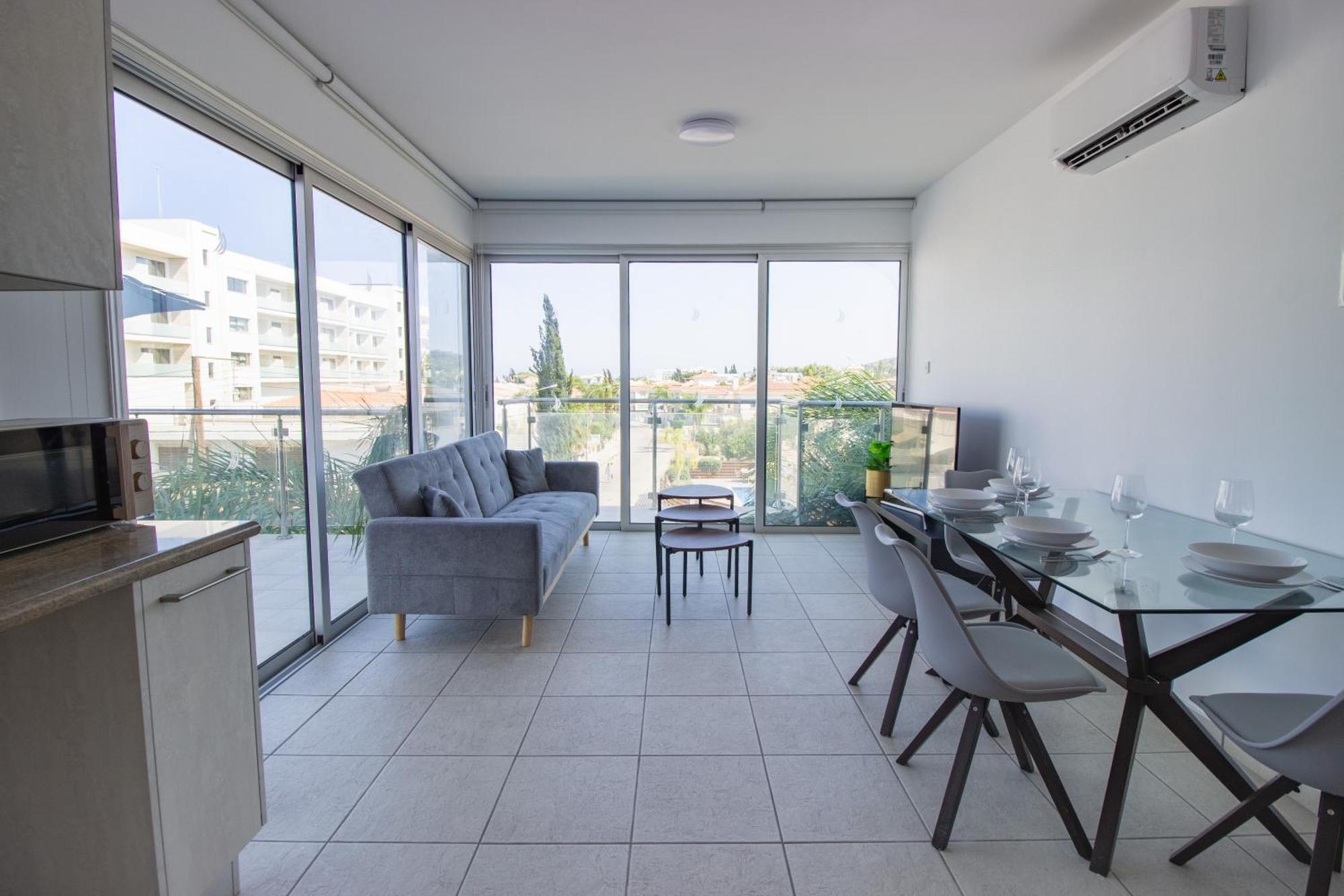 Beachside 1-bed With Huge Veranda Apartment *