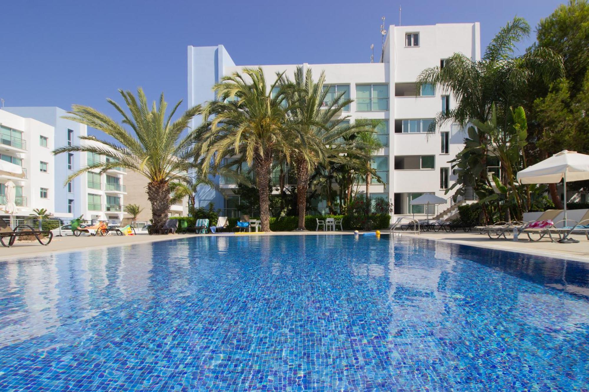 Beachside 1-bed With Huge Veranda Apartment