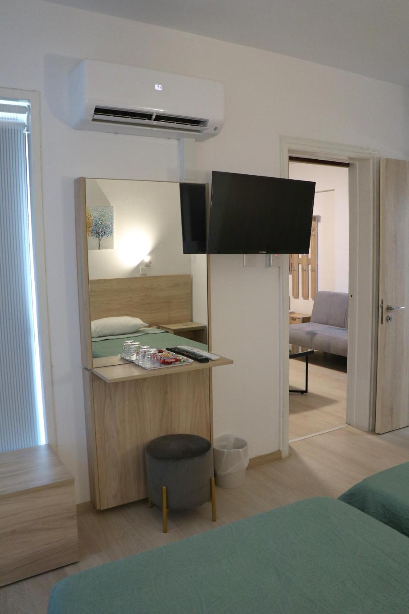 Aparthotel Layiotis