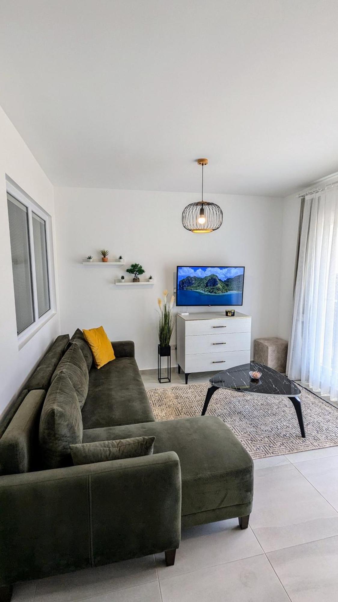 Apartment Smart With Large Terrace