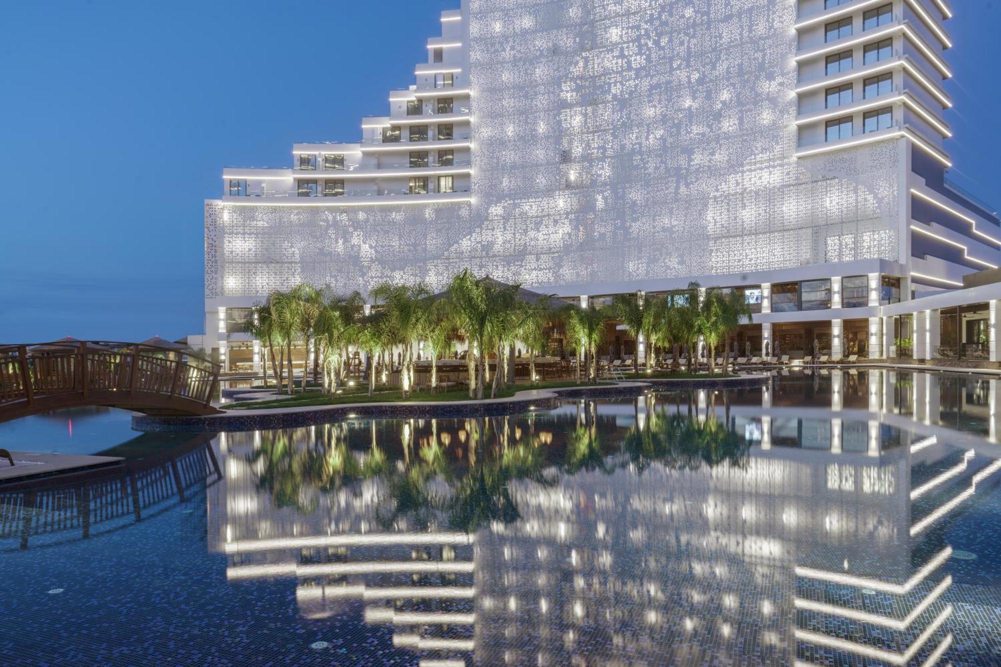 Grand Sapphire & Casino Hotel 5*
