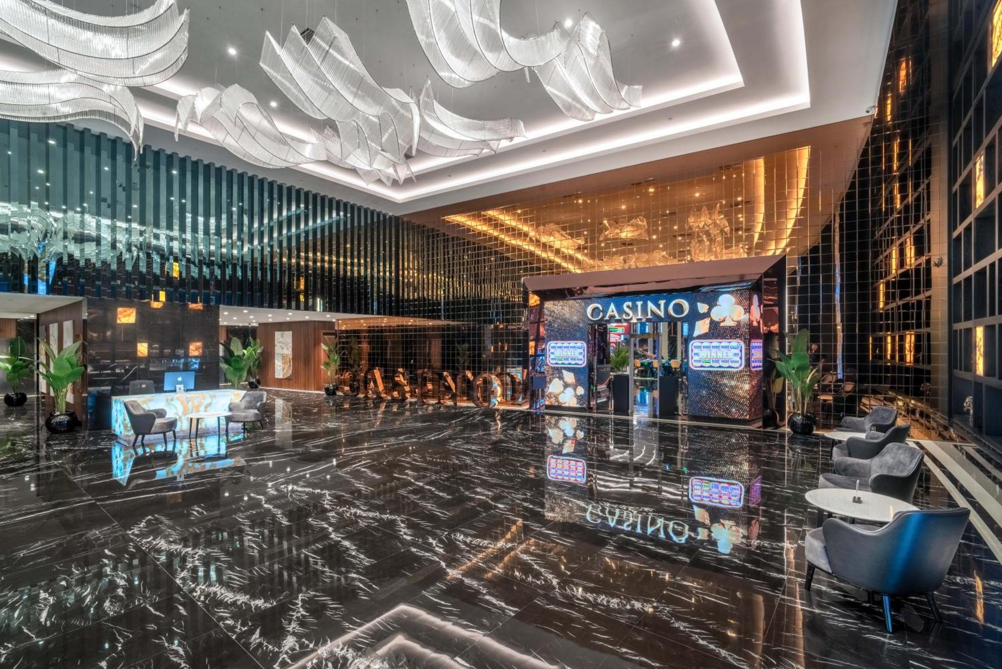 Grand Sapphire & Casino