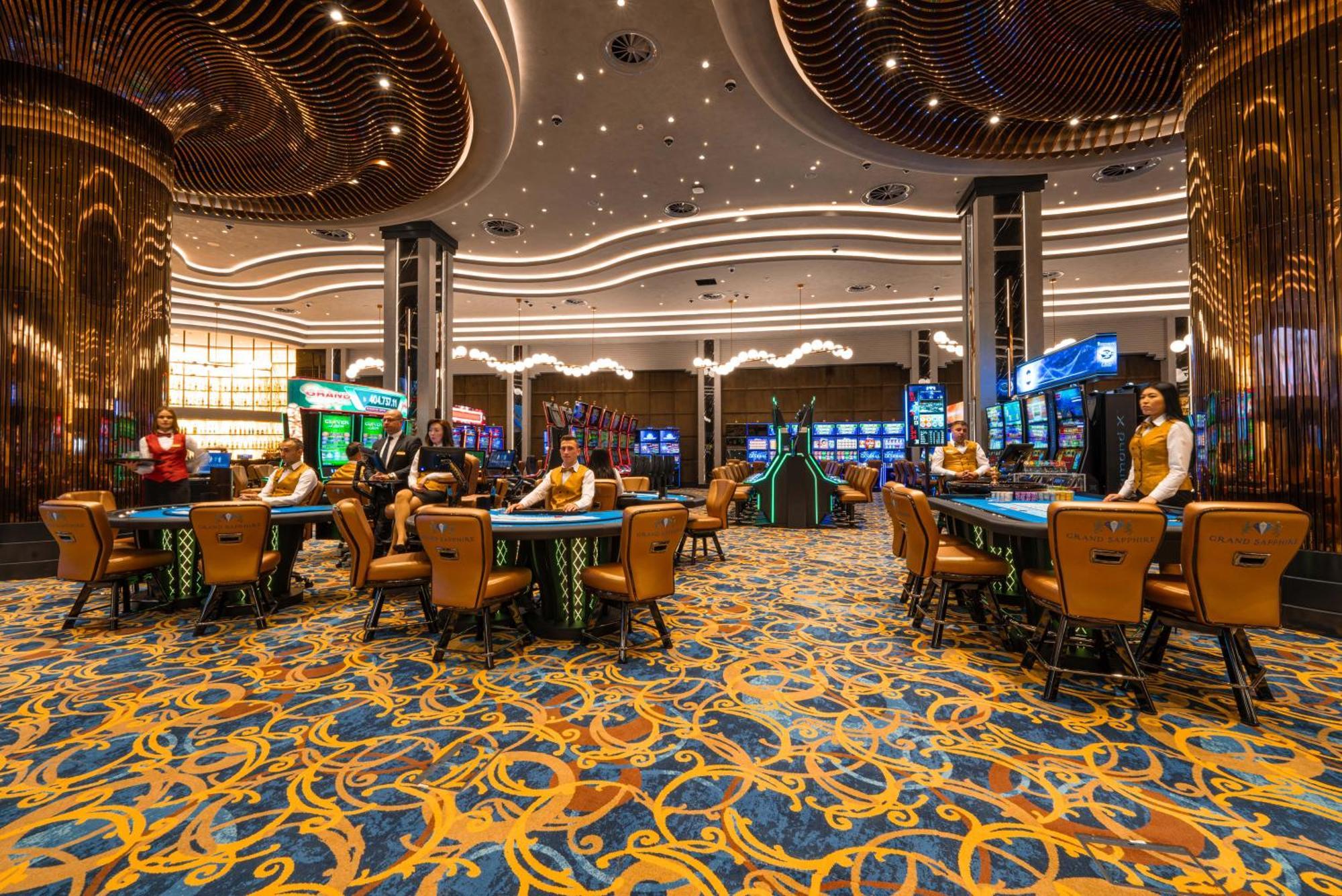 Hotel Grand Sapphire & Casino Trikomo