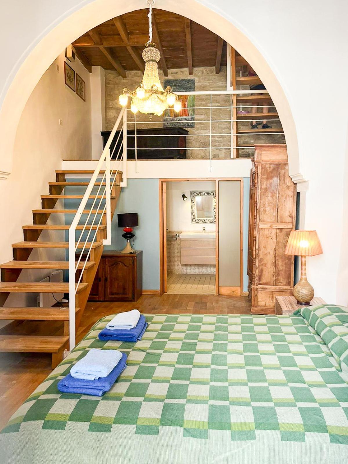 Square - With Pool 3 Minutes Walk Country house
