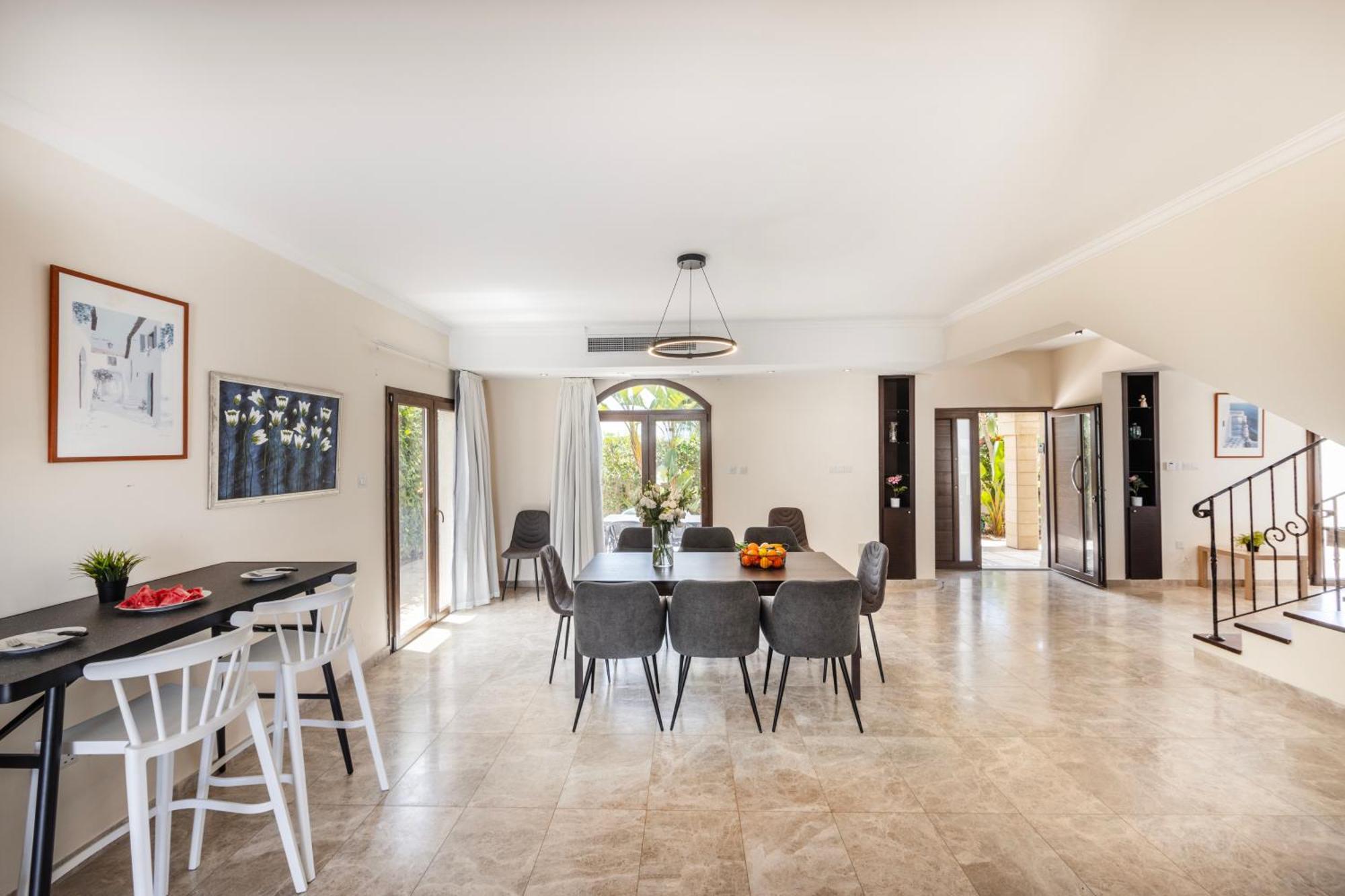 Villa Sunnyvillas: 4br Seafront Villa*private Pool*bw44 *