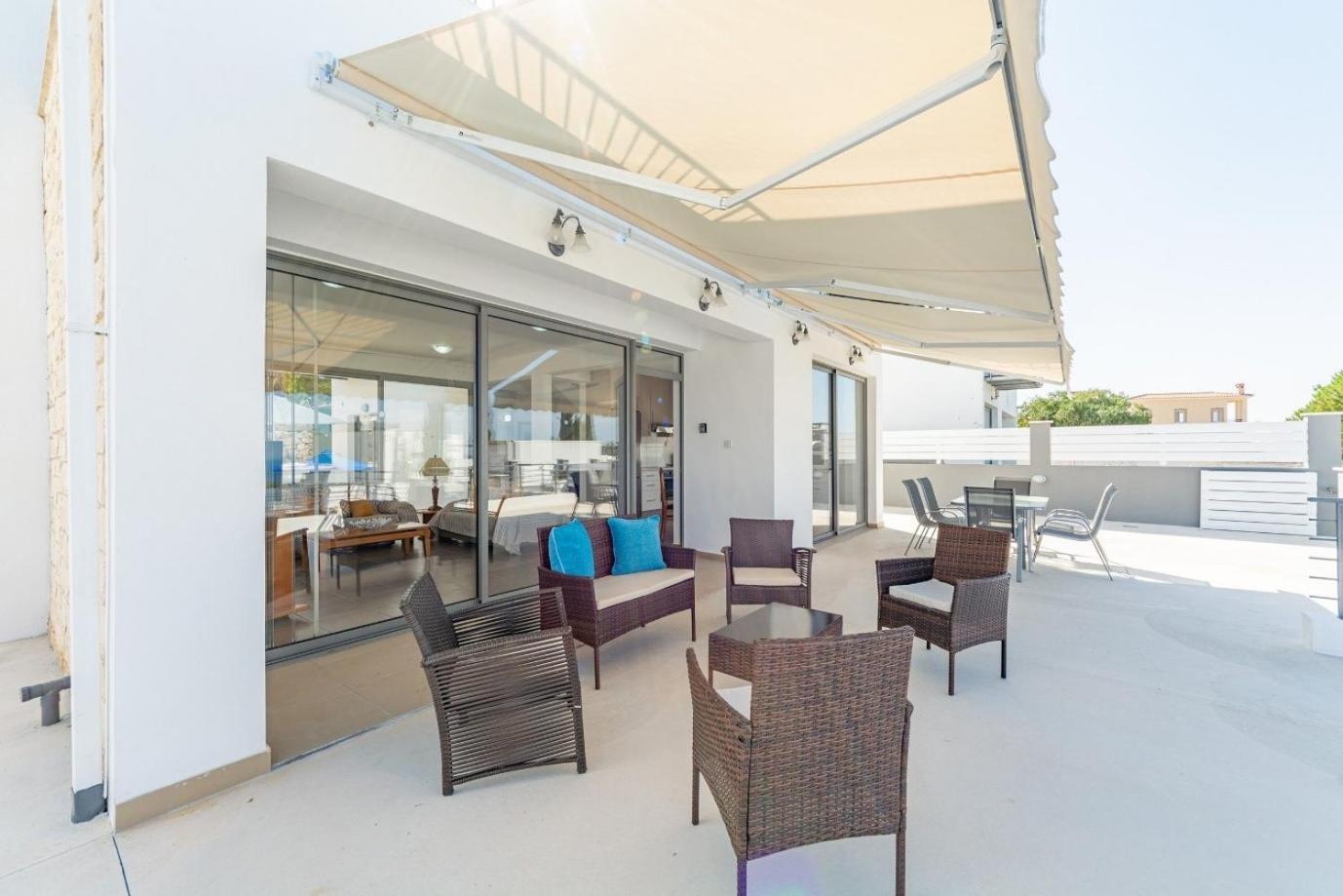 Lenia's Sea View Villa *