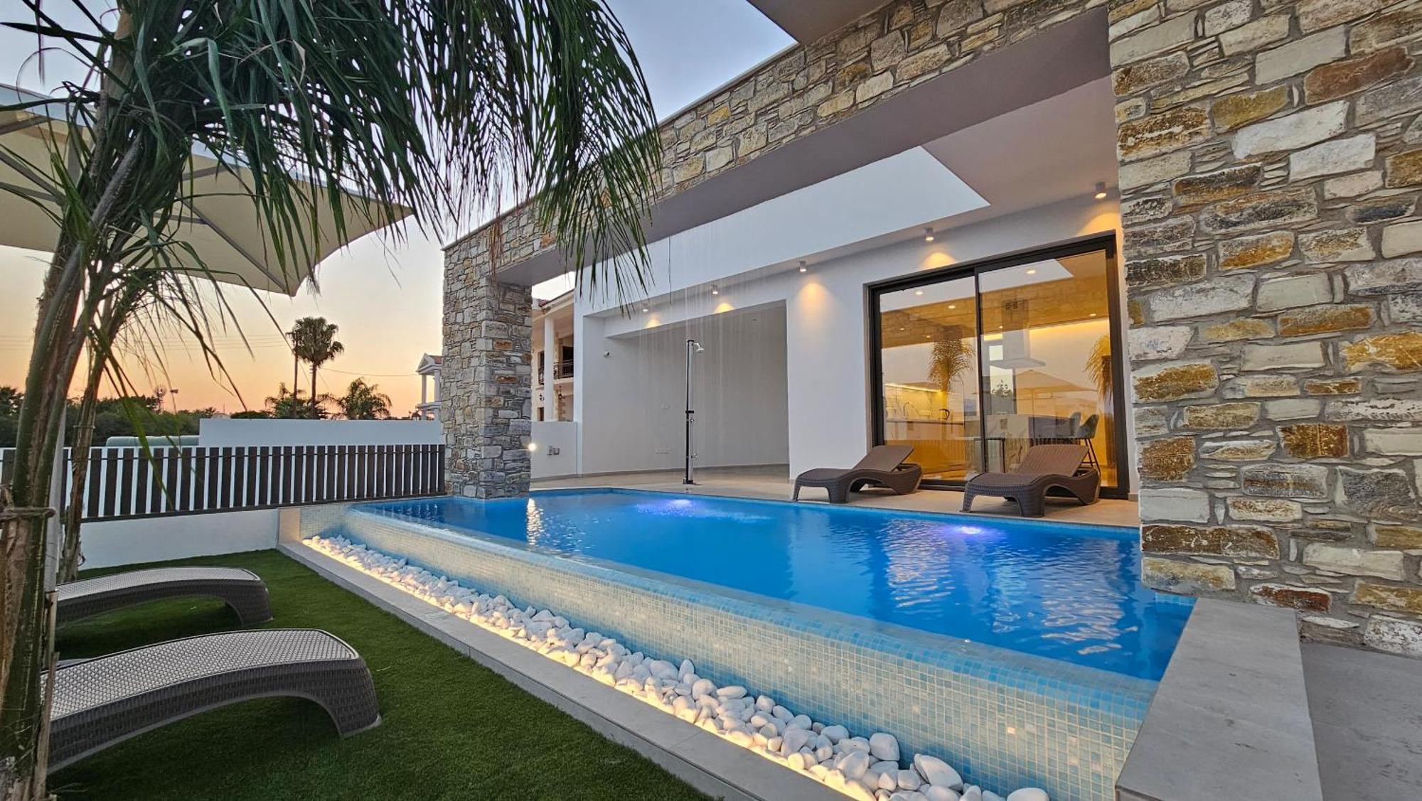 Oasis Luxury Villa *