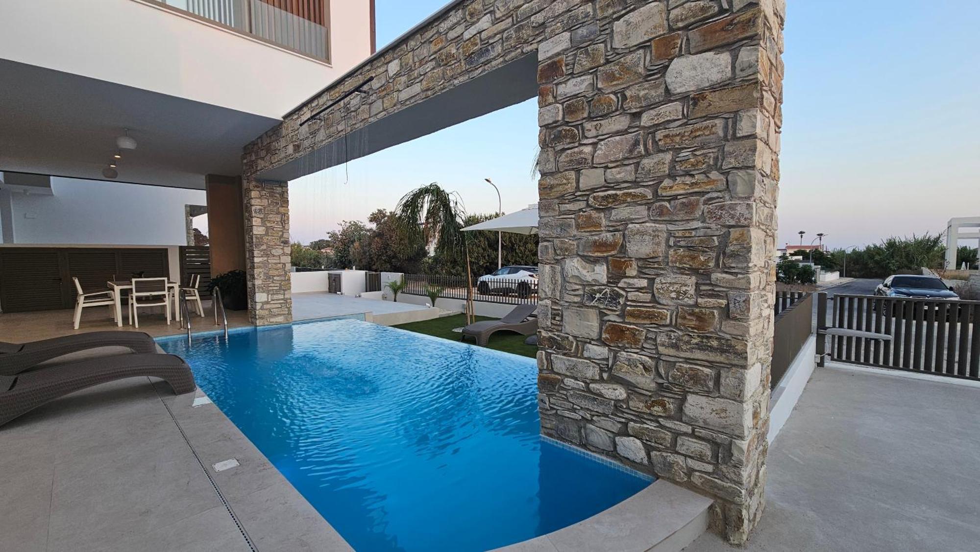 Oasis Luxury Villa *